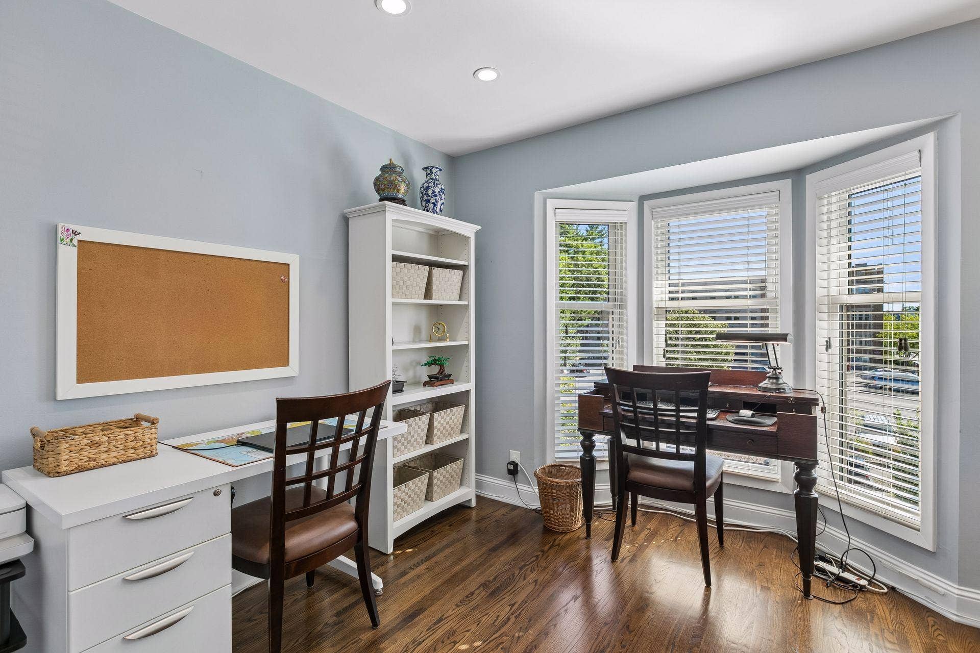 1952 Dupont Avenue S, 46, Minneapolis, MN 55403 Office and art space - lovely bay window and natural lighting