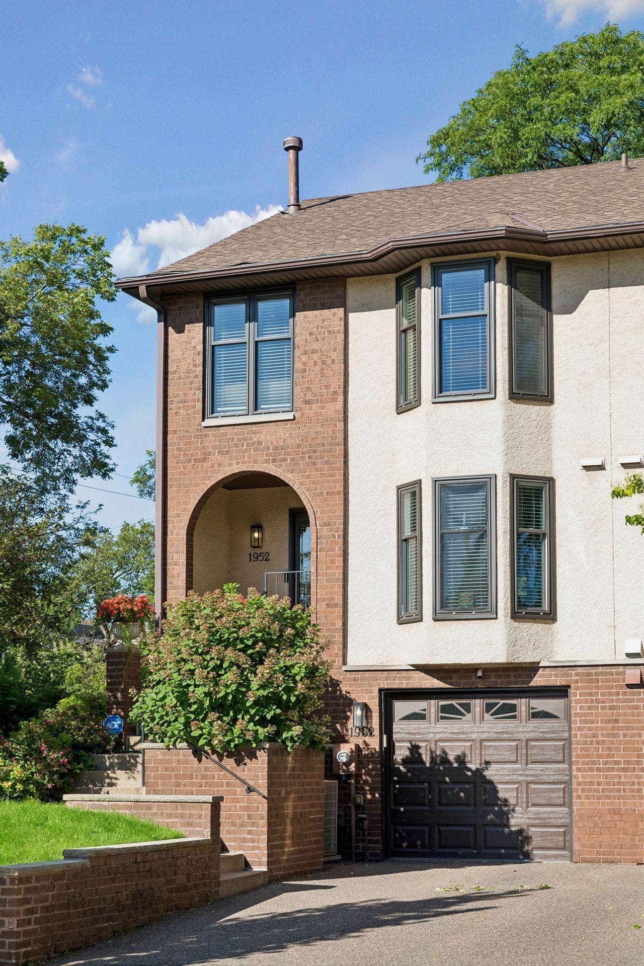 1952 Dupont Avenue S, 46, Minneapolis, MN 55403 End unit with long driveway for extra parking