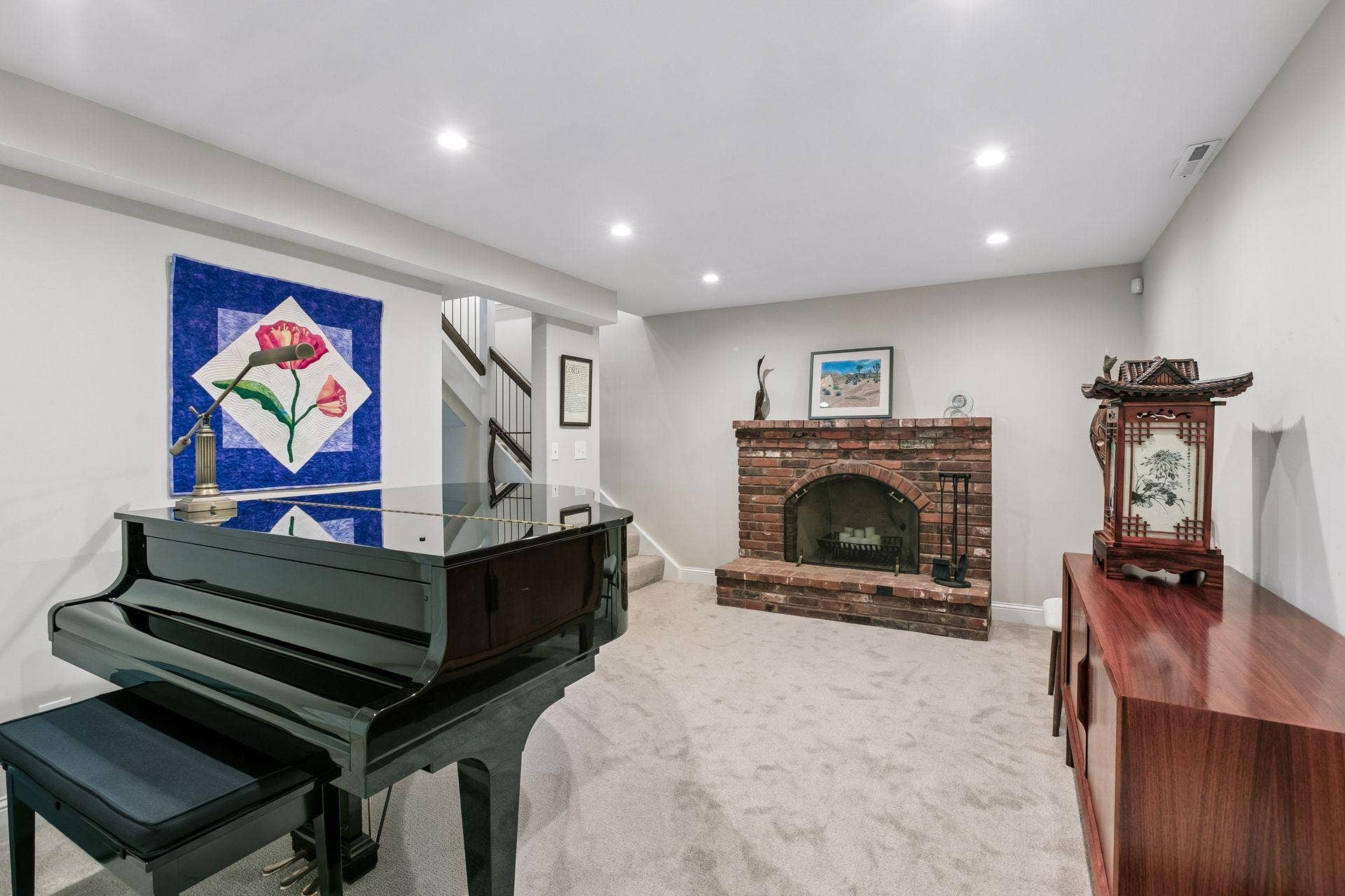 1952 Dupont Avenue S, 46, Minneapolis, MN 55403 Lower level offers an additional flex space to use as you need it.