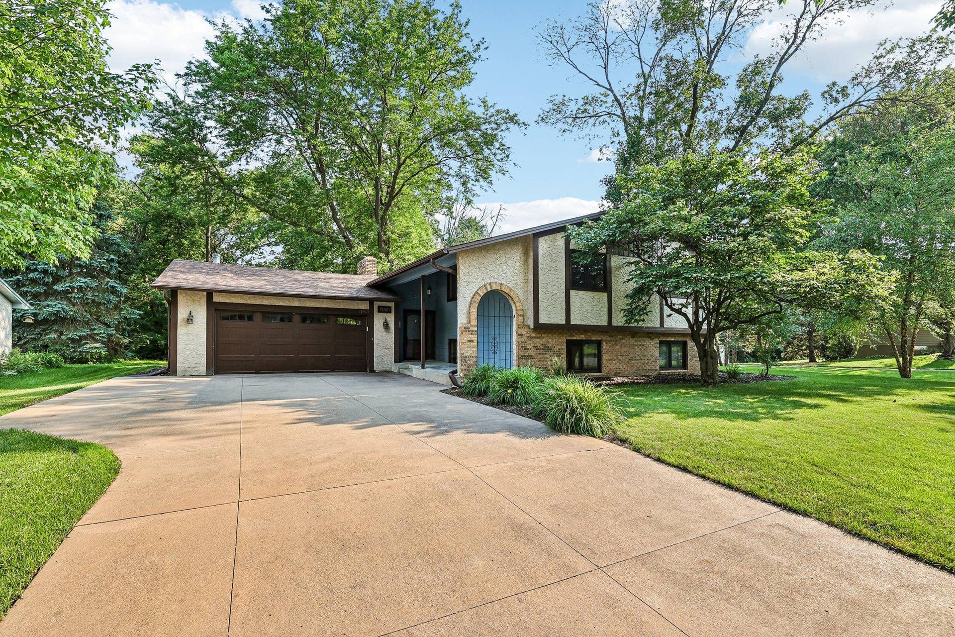 12501 63rd Avenue N, Maple Grove, MN 55369 12501 63rd Avenue N, Maple Grove, MN 55369