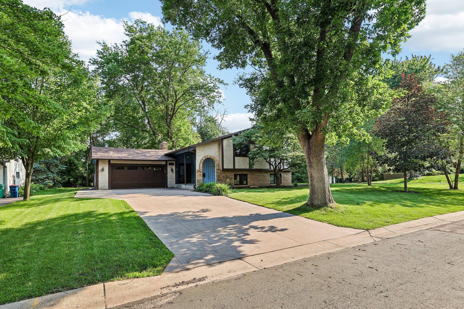 12501 63rd Avenue N, Maple Grove, MN 55369 12501 63rd Avenue N, Maple Grove, MN 55369