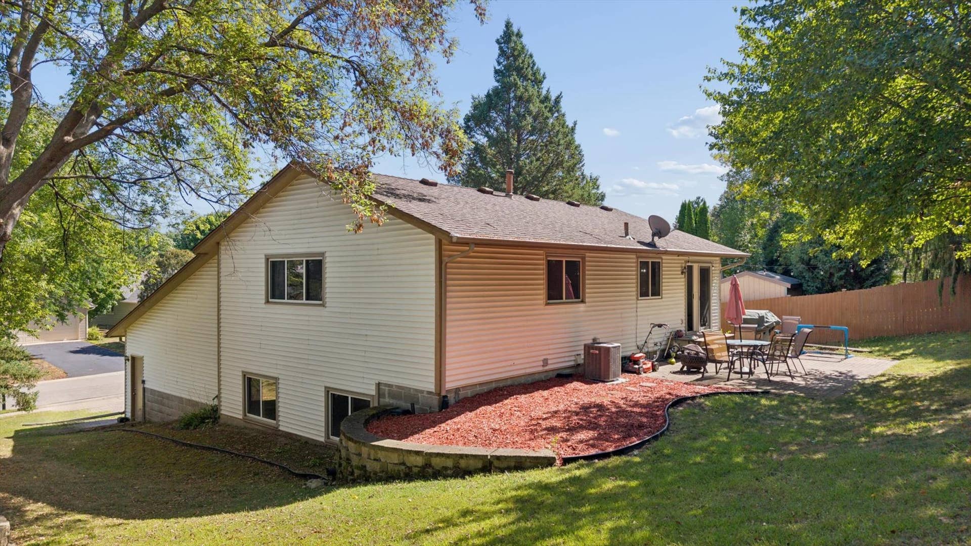6242 Whispering Oaks Drive, Eden Prairie, MN 55346 04-6242 Whispering Oaks Dr Eden Prairie, MN 55346_03.jpg