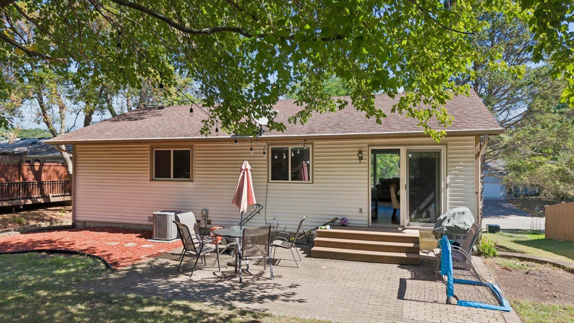 6242 Whispering Oaks Drive, Eden Prairie, MN 55346 05-6242 Whispering Oaks Dr Eden Prairie, MN 55346_04.jpg