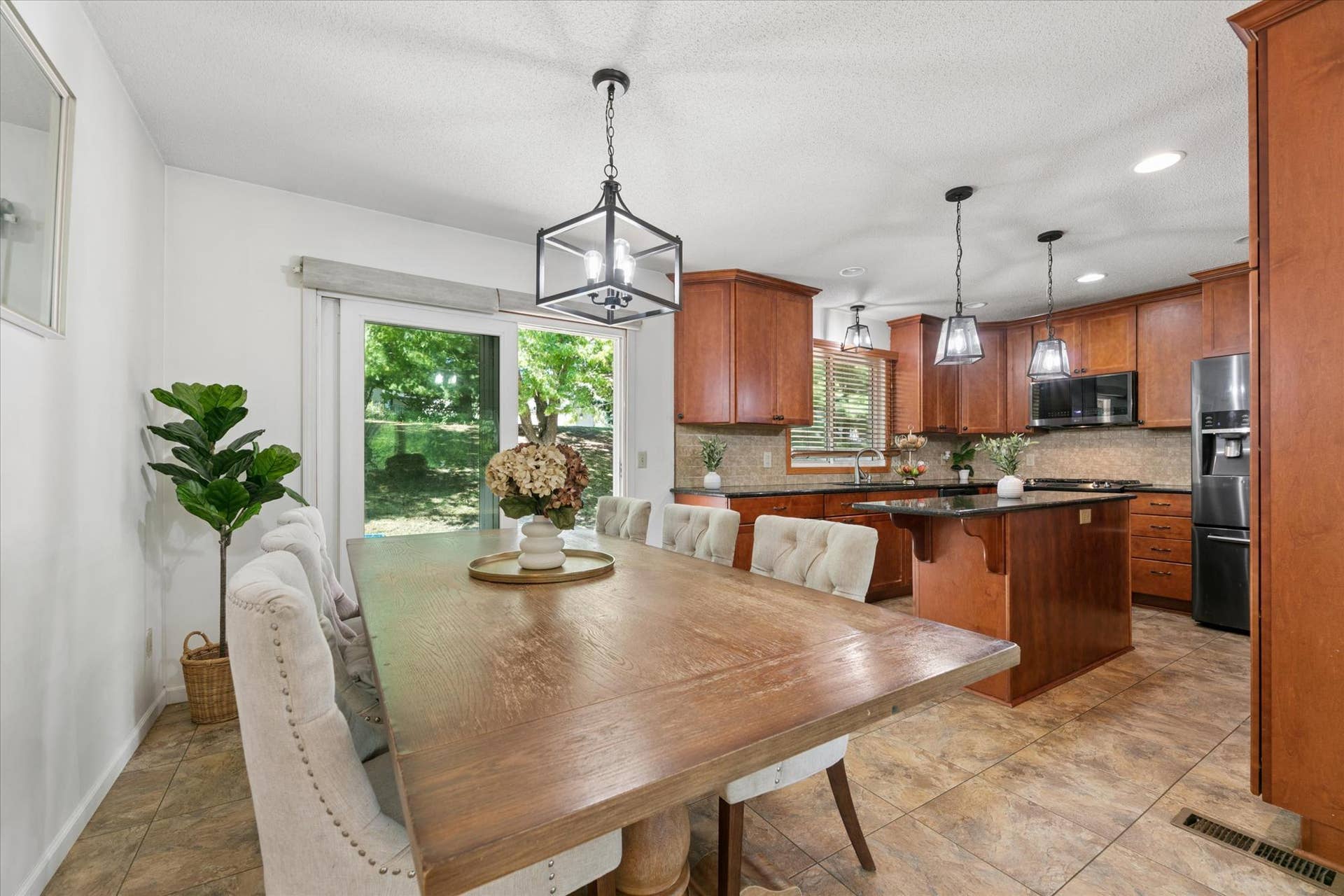 6242 Whispering Oaks Drive, Eden Prairie, MN 55346 17-6242 Whispering Oaks Dr Eden Prairie, MN 55346_11.jpg