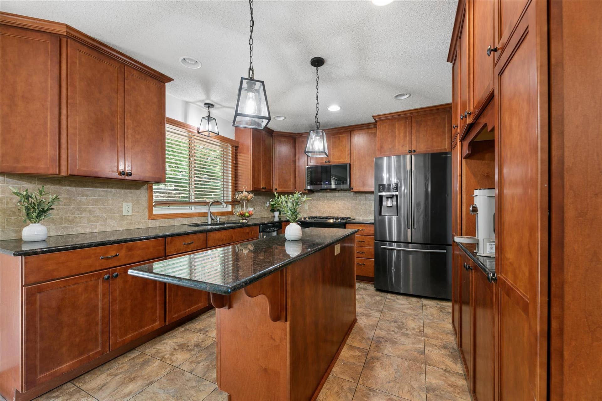 6242 Whispering Oaks Drive, Eden Prairie, MN 55346 21-6242 Whispering Oaks Dr Eden Prairie, MN 55346_15.jpg