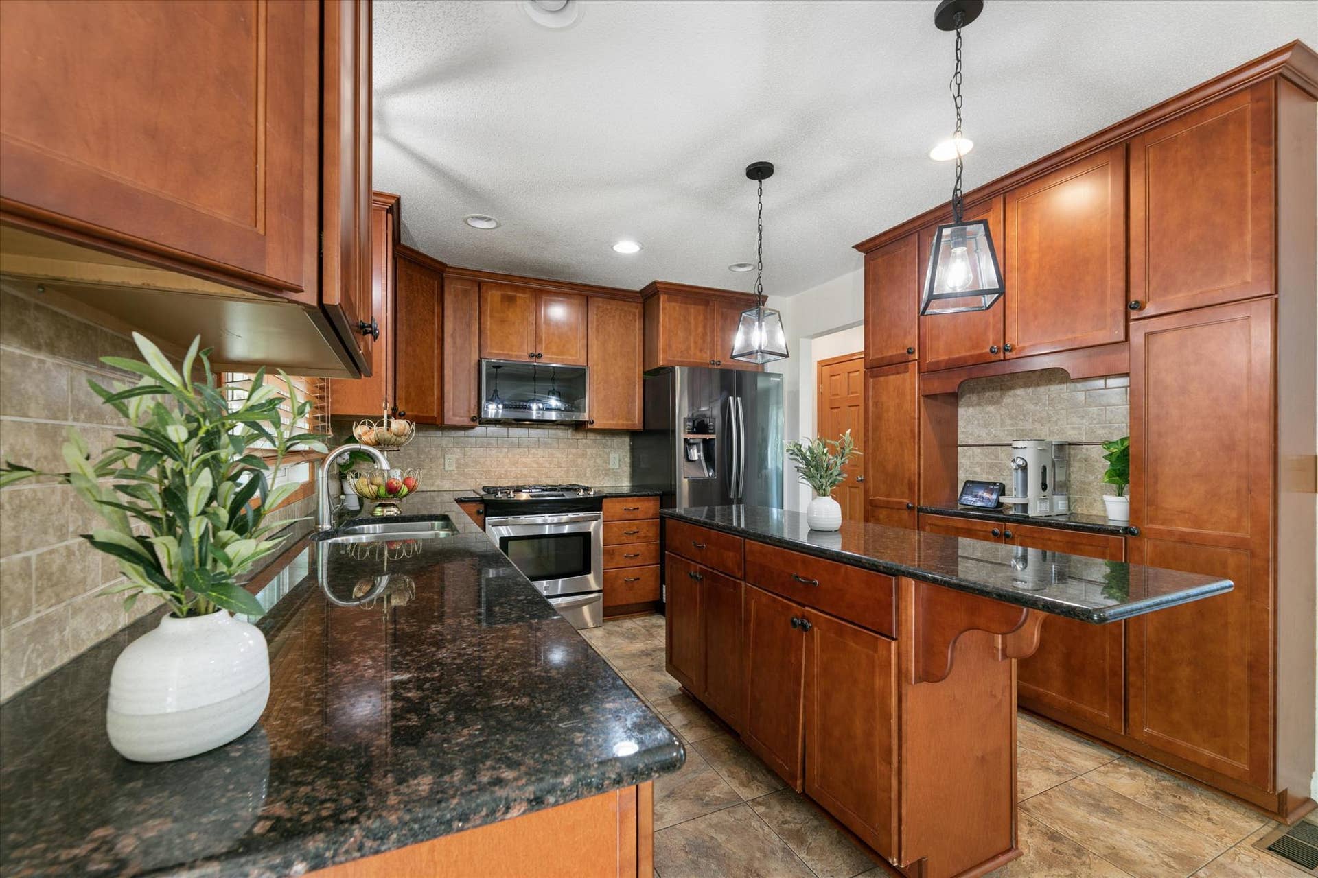 6242 Whispering Oaks Drive, Eden Prairie, MN 55346 20-6242 Whispering Oaks Dr Eden Prairie, MN 55346_14.jpg