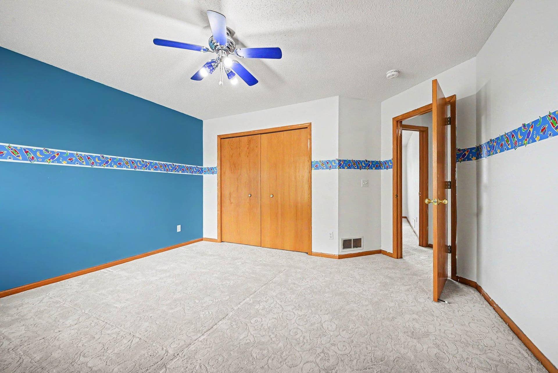 2466 Lone Eagle Trail, Woodbury, MN 55129 2466 Lone Eagle Trail, Woodbury, MN 55129