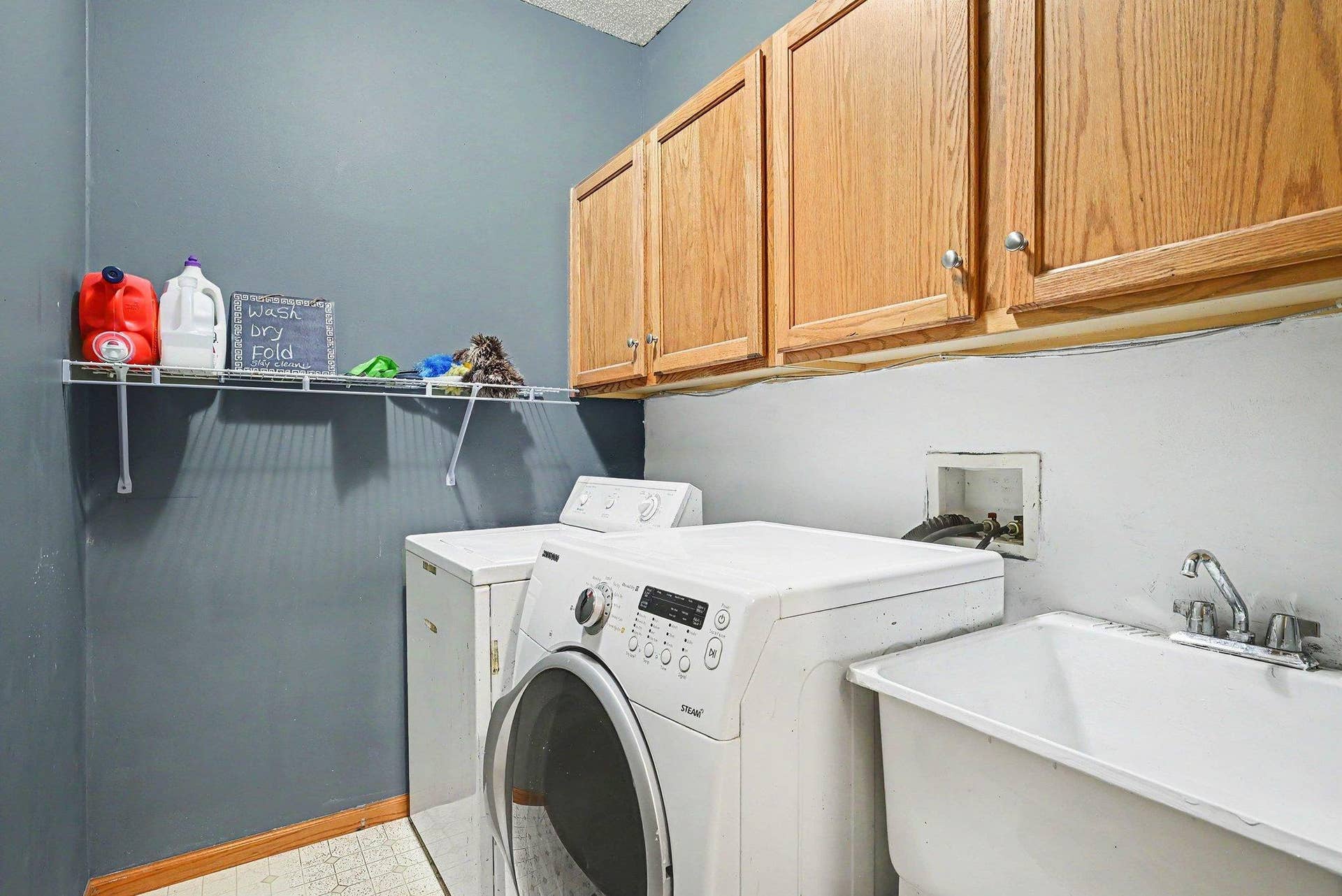 2466 Lone Eagle Trail, Woodbury, MN 55129 Main level laundry room