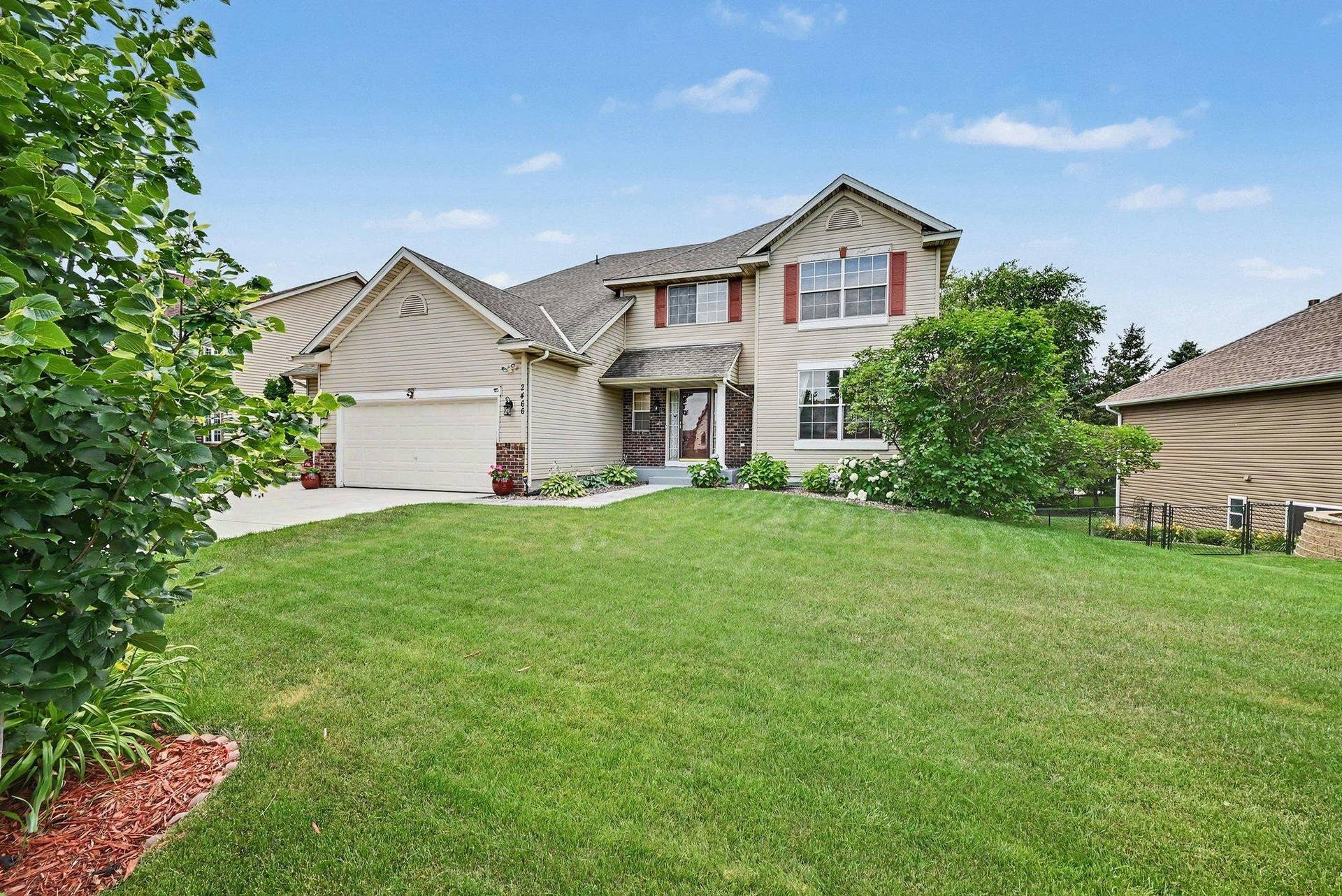 2466 Lone Eagle Trail, Woodbury, MN 55129 Lots of daylight throughout the course of the day.