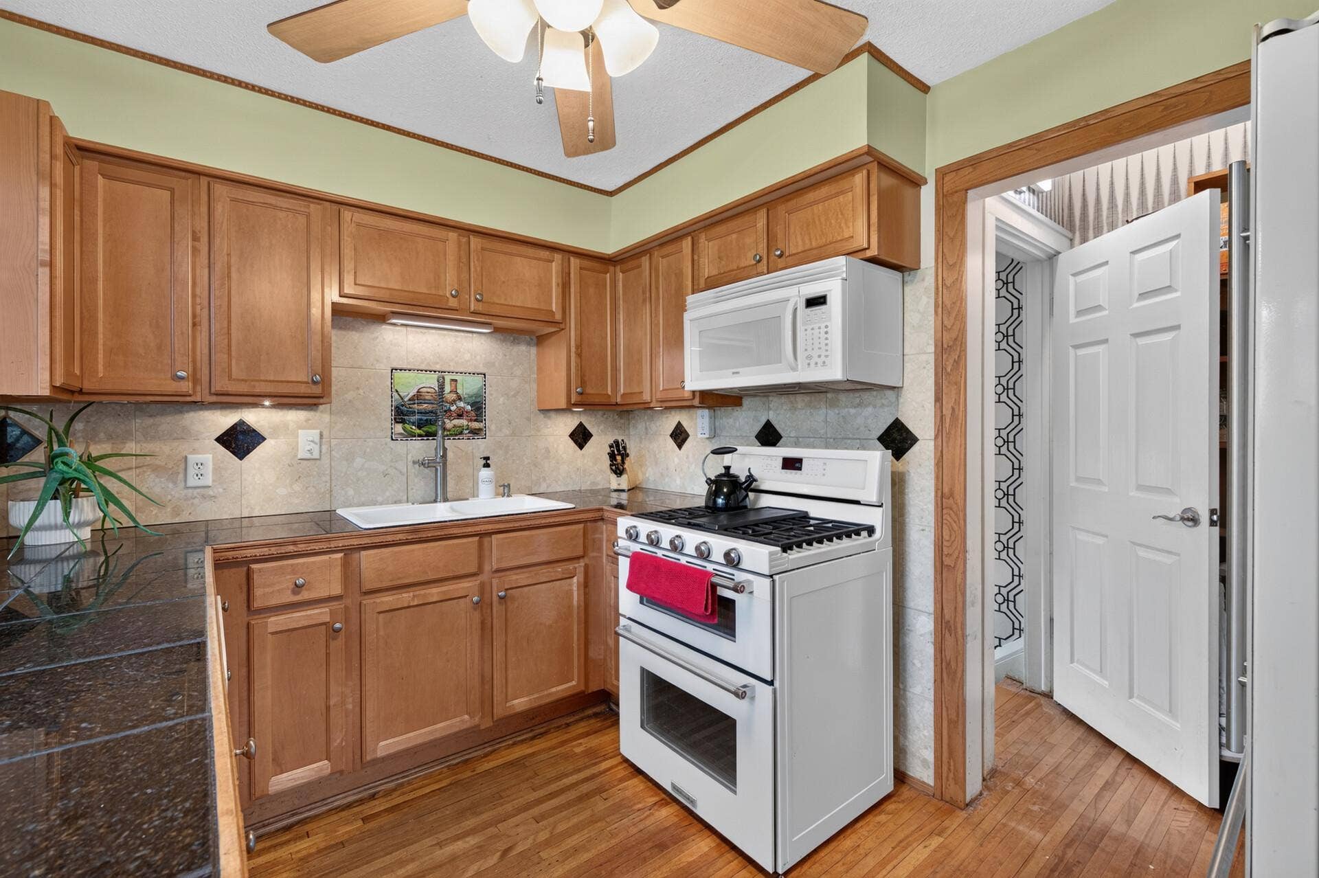 18_4556_43rd18_mls.jpg