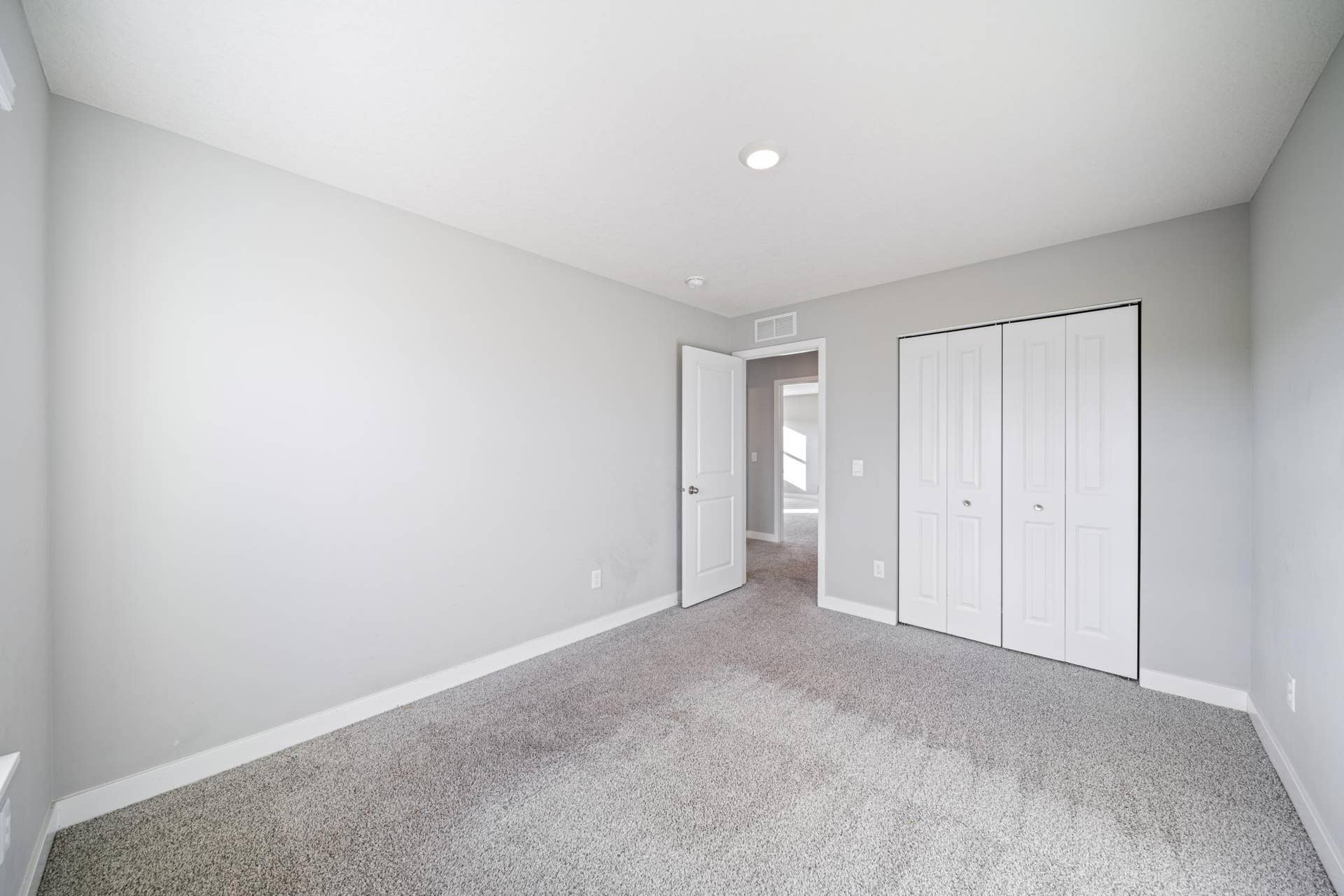 17_bedroom.jpg