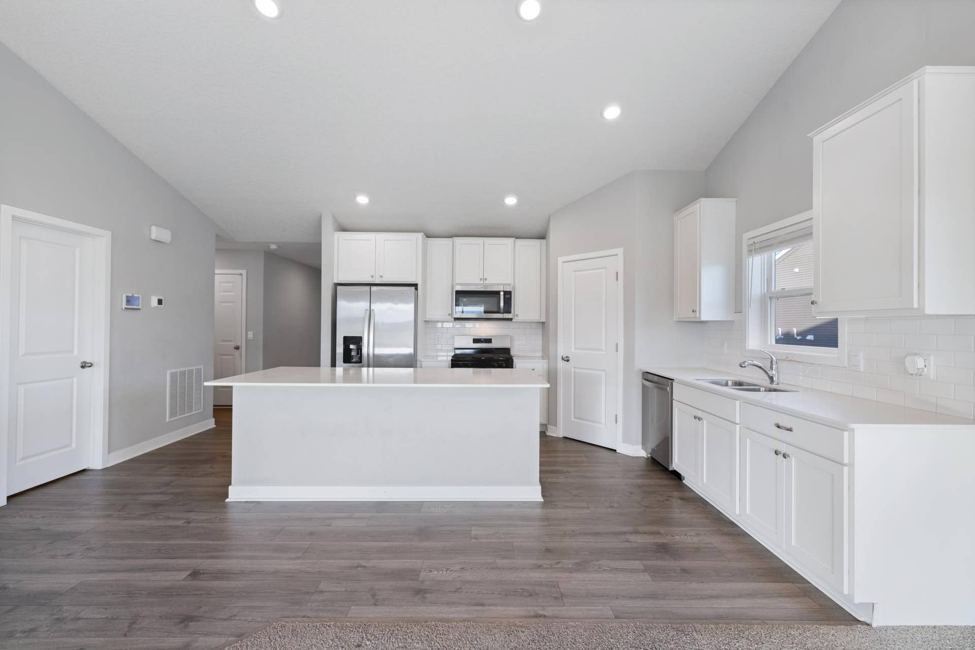 12_kitchen.jpg