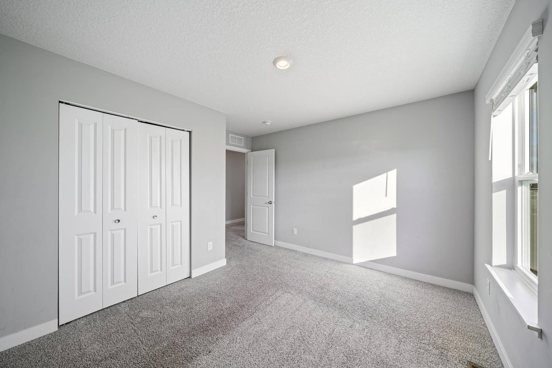 19_bedroom.jpg