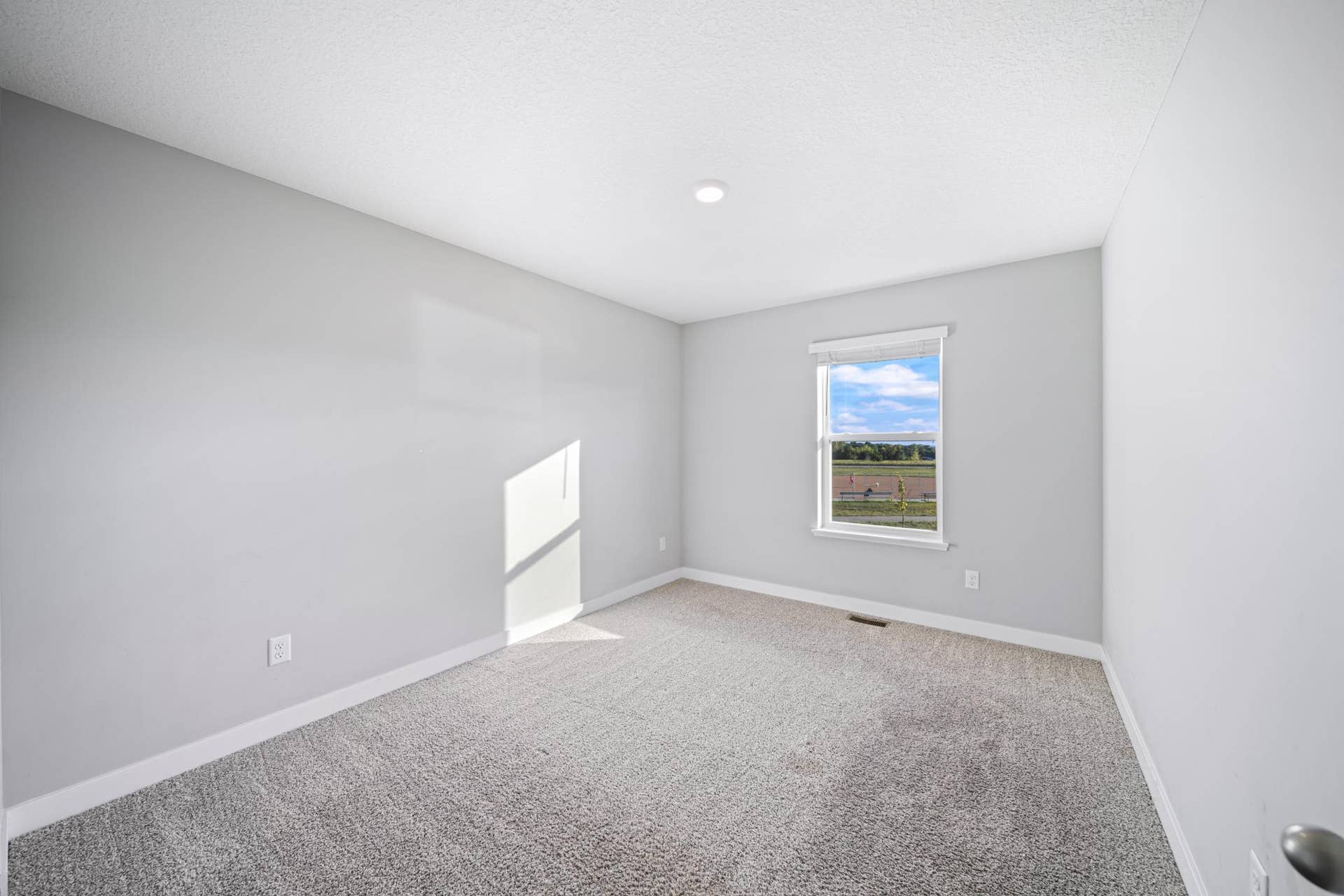 16_bedroom.jpg