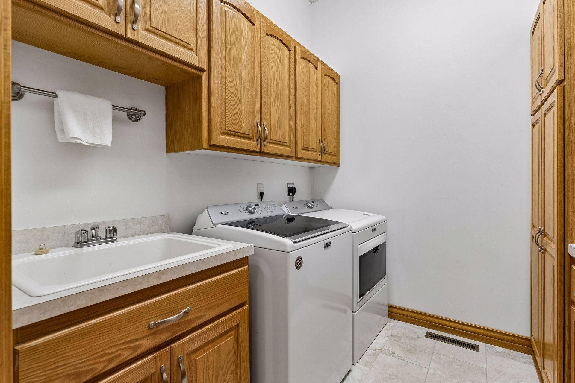 10162 Chestnut Circle N, Brooklyn Park, MN 55443 10162 Chestnut Circle N, Brooklyn Park, MN 55443
