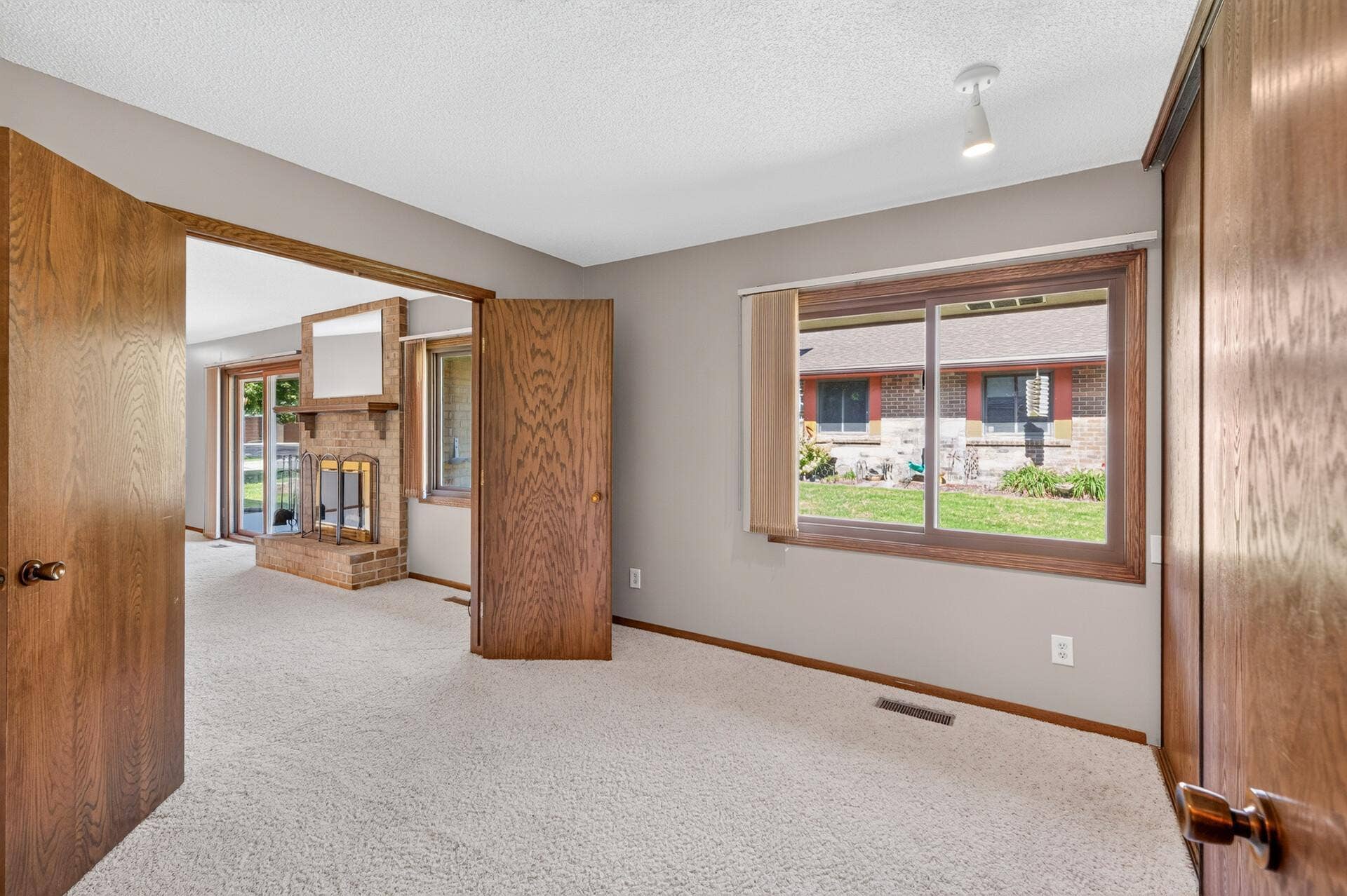 2813 Robinwood Way, Woodbury, MN 55125 18_2813_Robinwood17_mls.jpg