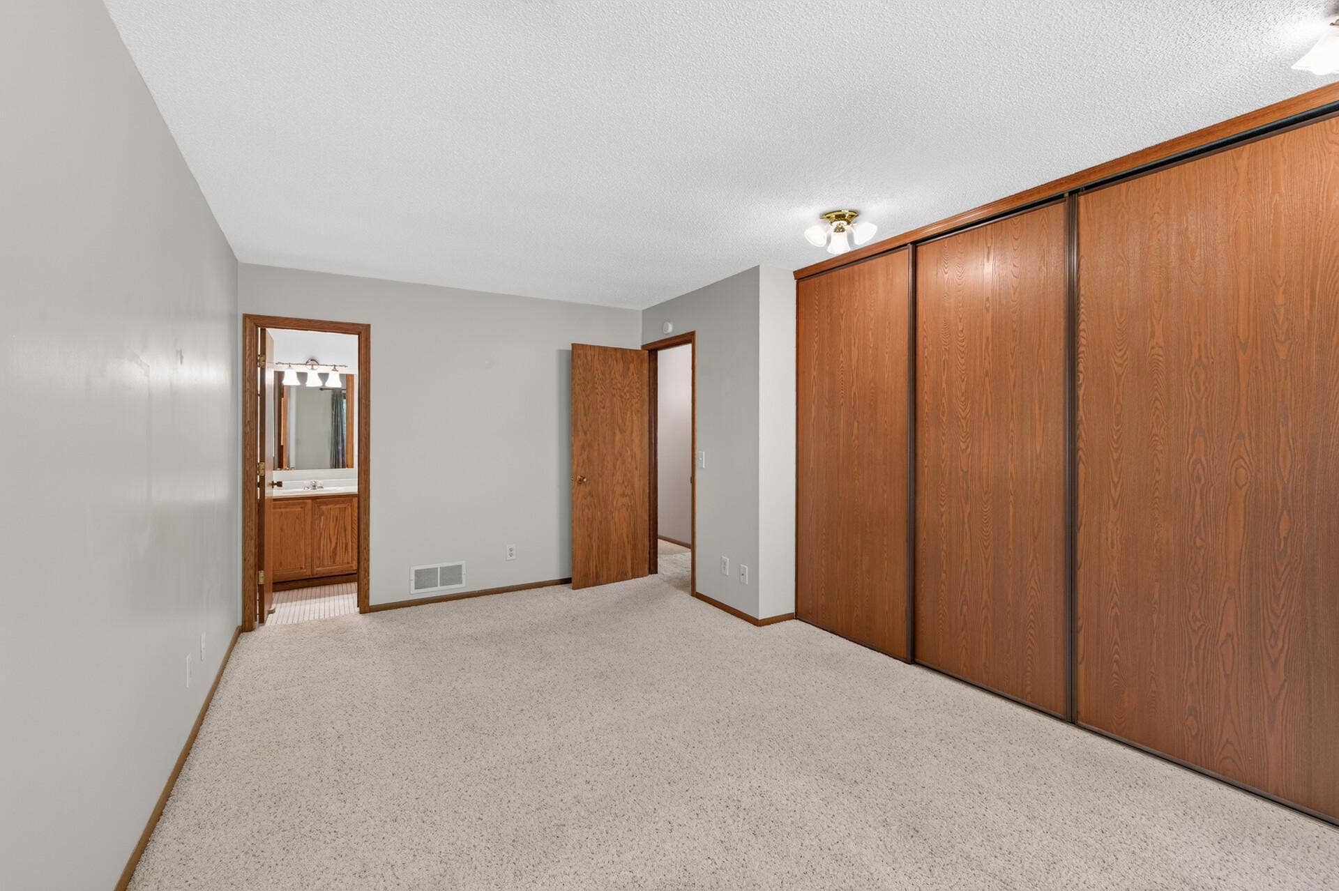 2813 Robinwood Way, Woodbury, MN 55125 24_2813_Robinwood23_mls.jpg