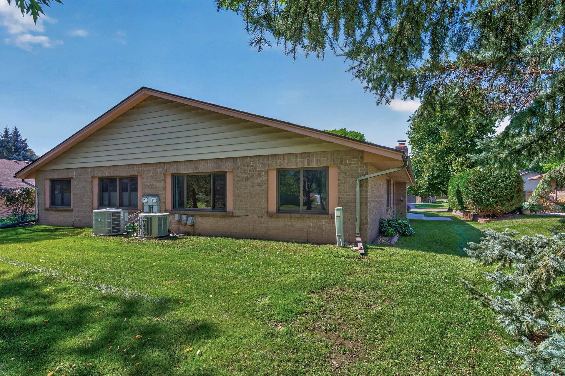 2813 Robinwood Way, Woodbury, MN 55125 30_2813_Robinwood29_mls.jpg