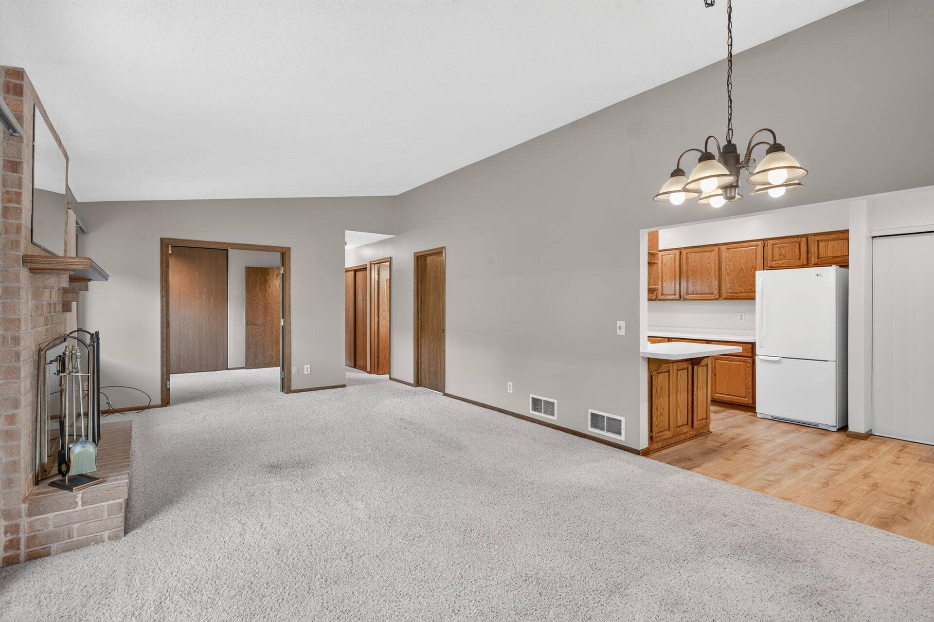 2813 Robinwood Way, Woodbury, MN 55125 06_2813_Robinwood6_mls.jpg