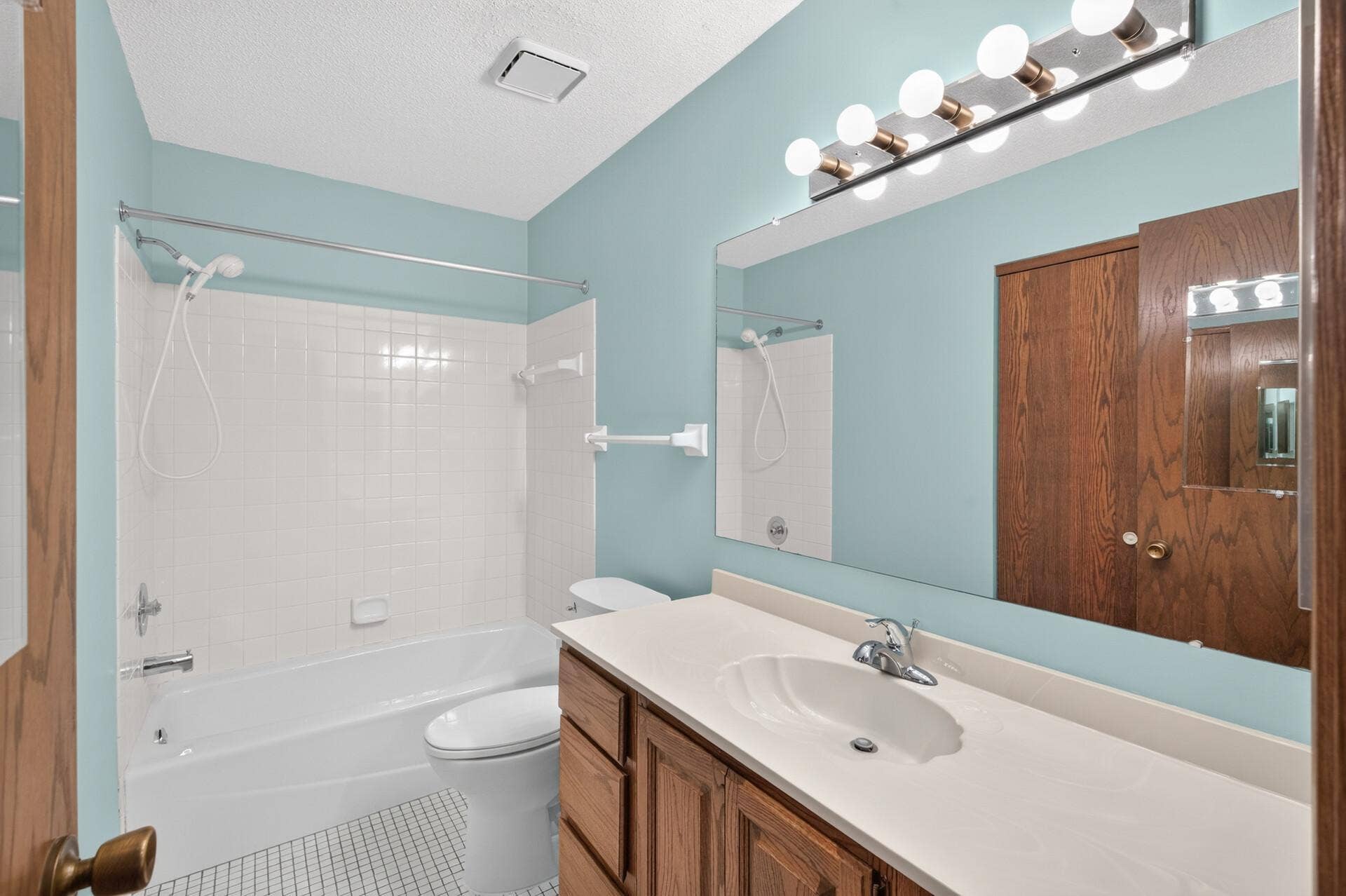 2813 Robinwood Way, Woodbury, MN 55125 20_2813_Robinwood19_mls.jpg
