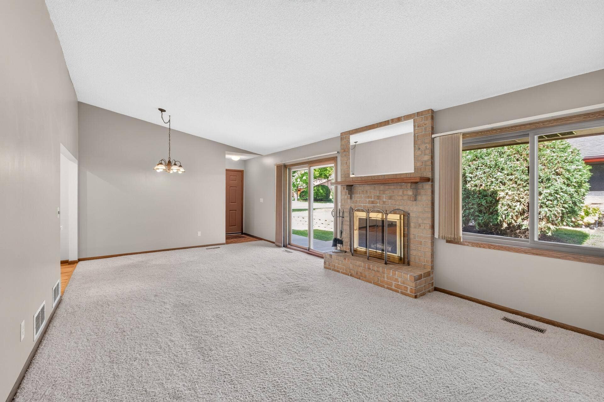 2813 Robinwood Way, Woodbury, MN 55125 08_2813_Robinwood8_mls.jpg