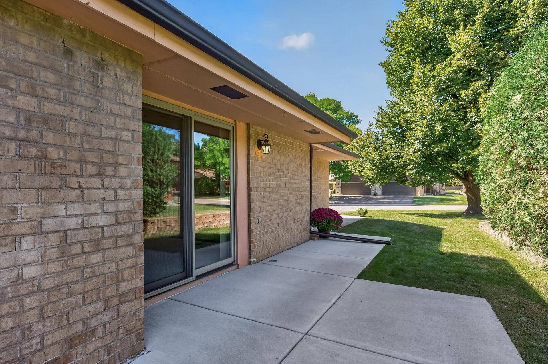 2813 Robinwood Way, Woodbury, MN 55125 28_2813_Robinwood27_mls.jpg