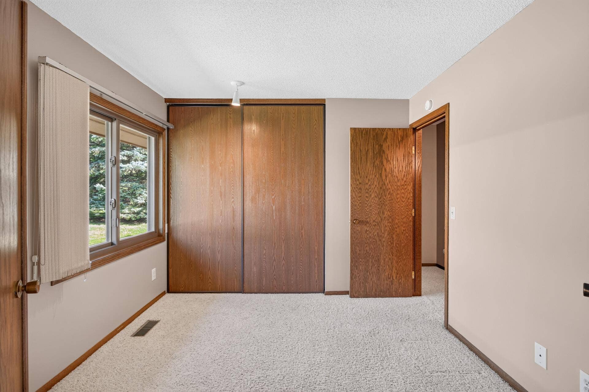 2813 Robinwood Way, Woodbury, MN 55125 19_2813_Robinwood18_mls.jpg