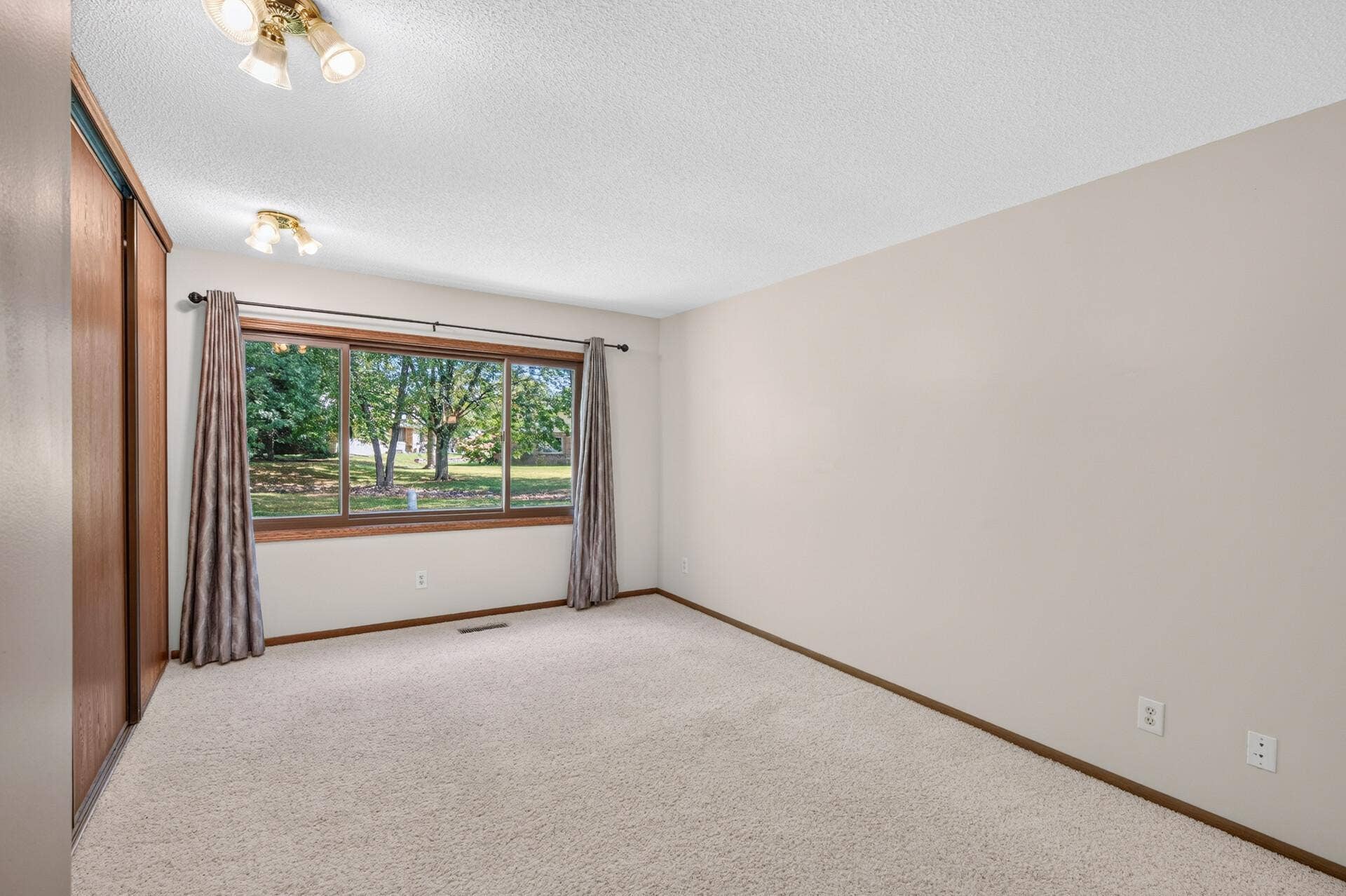 2813 Robinwood Way, Woodbury, MN 55125 23_2813_Robinwood22_mls.jpg