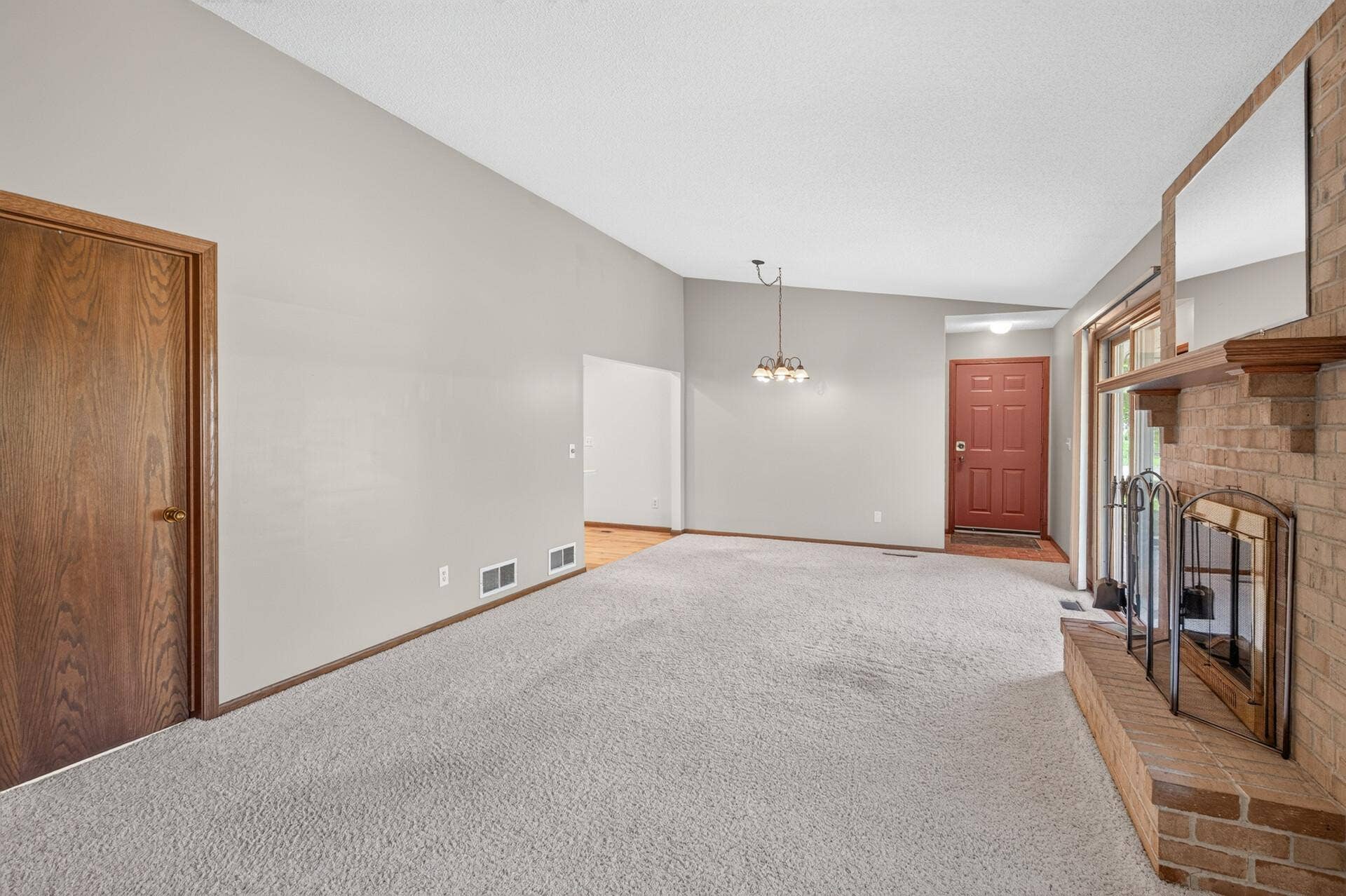 2813 Robinwood Way, Woodbury, MN 55125 10_2813_Robinwood9_mls.jpg
