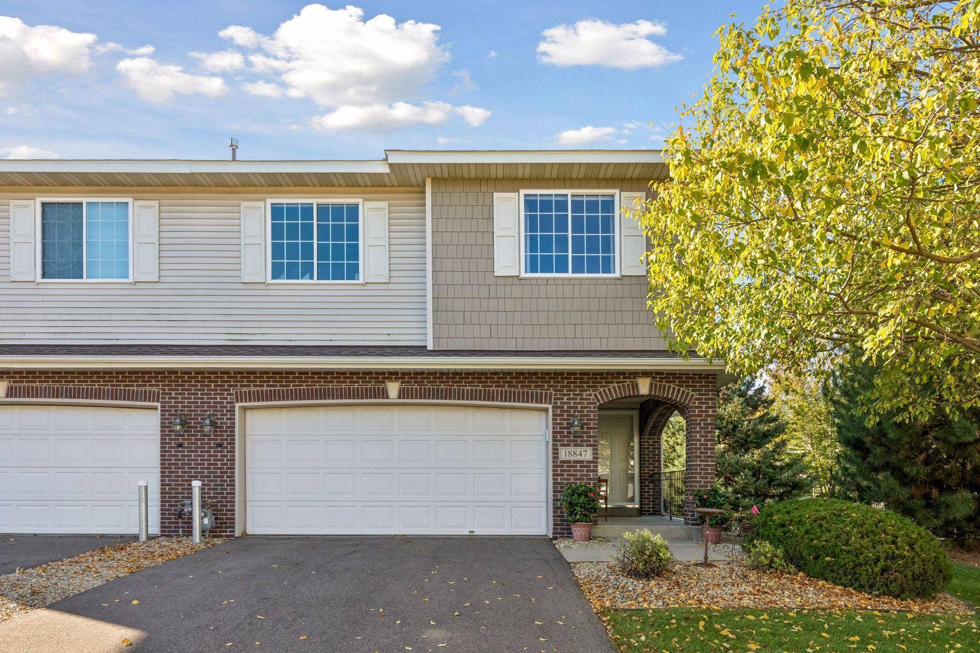 18847 Inca Avenue, Lakeville, MN 55044 18847 Inca Avenue - Spacecrafting - 0002.jpg