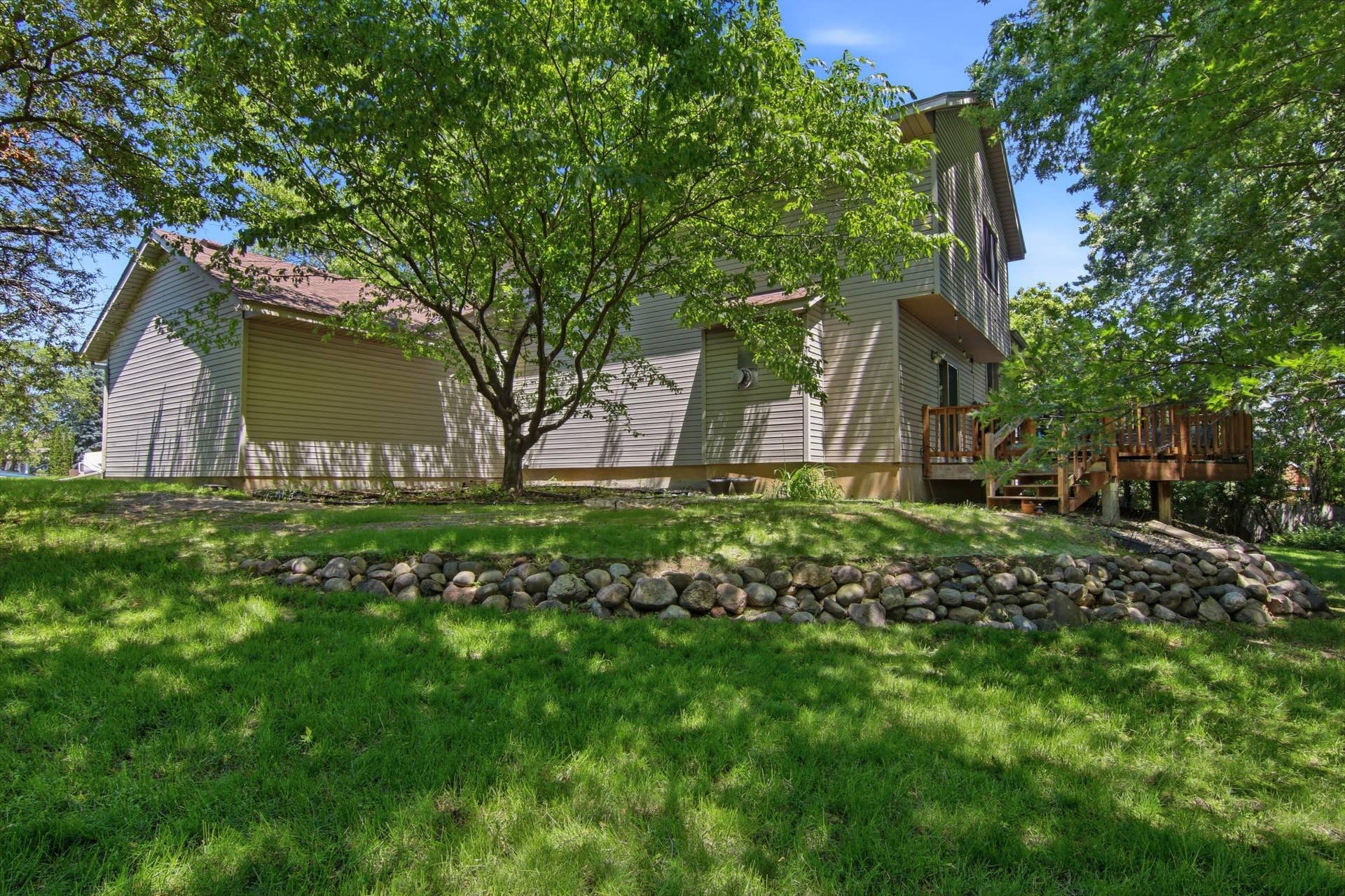 9953 Starlight Drive, Woodbury, MN 55125 9953 Starlight Drive, Woodbury, MN 55125