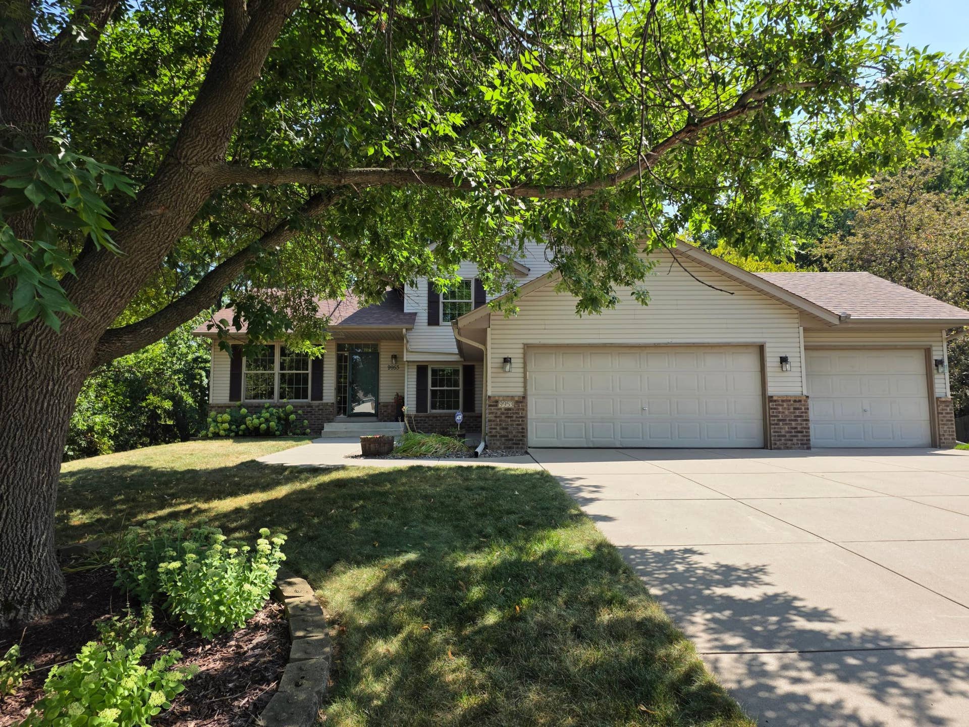 9953 Starlight Drive, Woodbury, MN 55125 9953 Starlight Drive, Woodbury, MN 55125