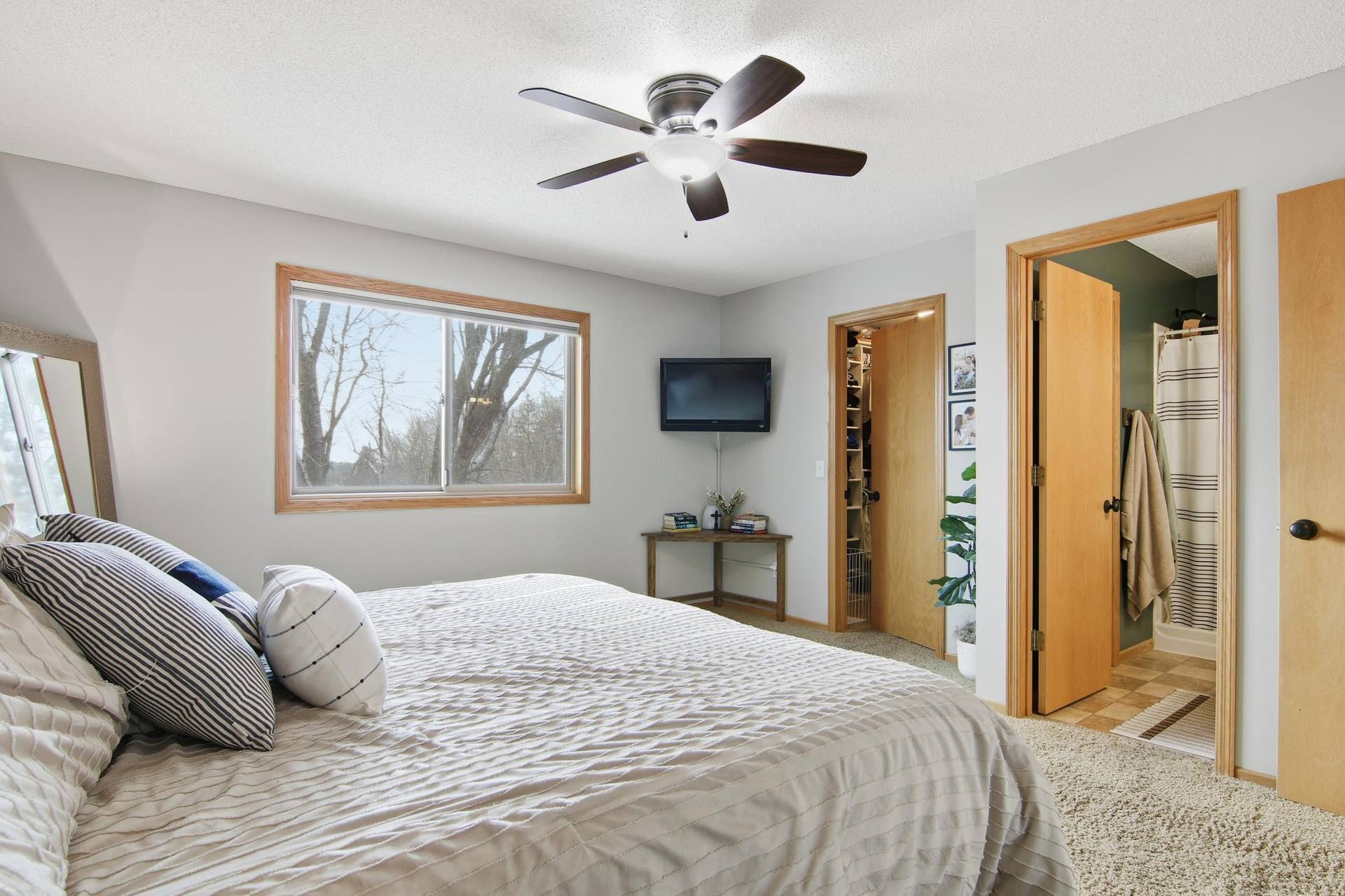 9953 Starlight Drive, Woodbury, MN 55125 9953 Starlight Drive, Woodbury, MN 55125