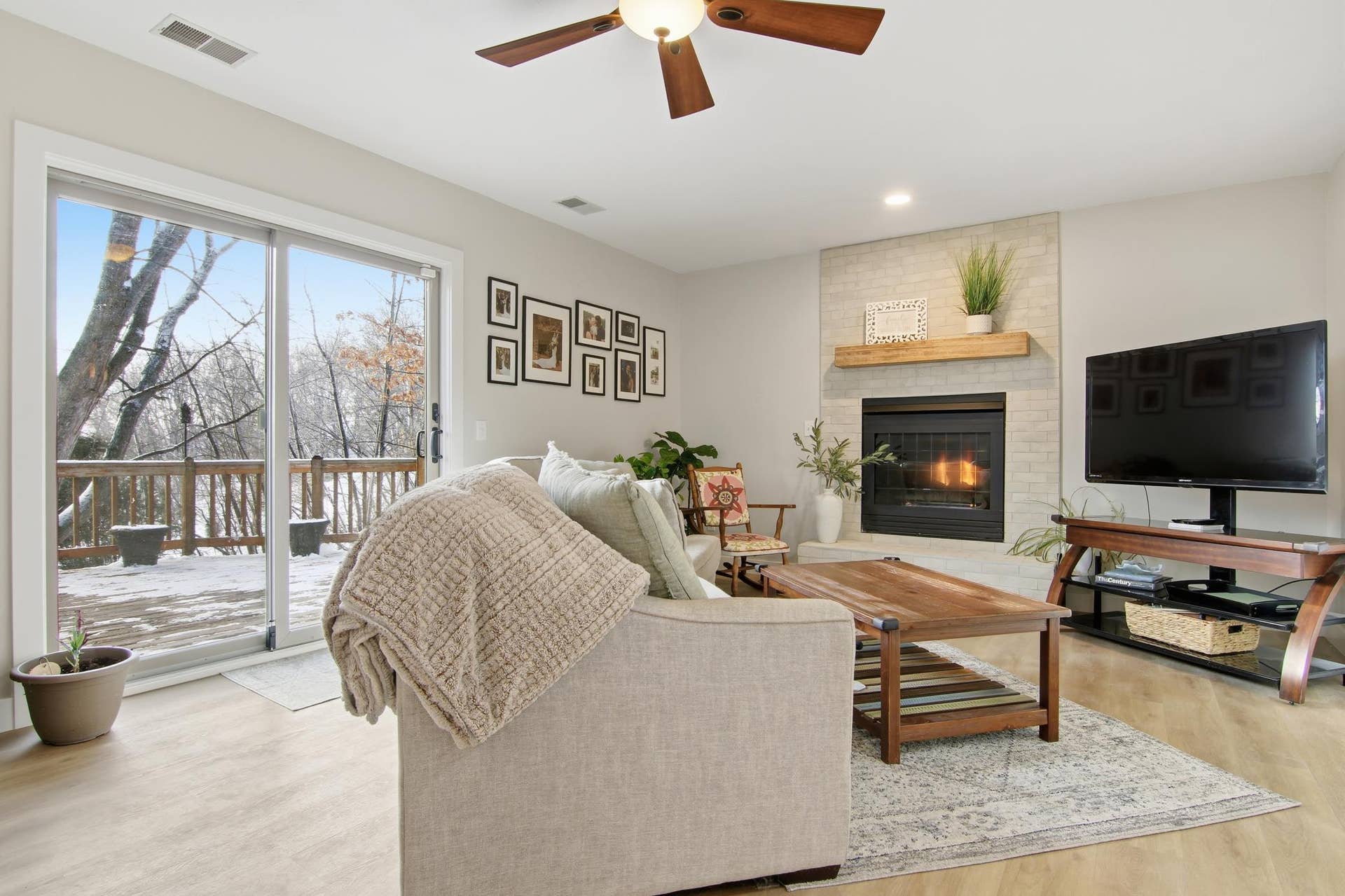 9953 Starlight Drive, Woodbury, MN 55125 9953 Starlight Drive, Woodbury, MN 55125