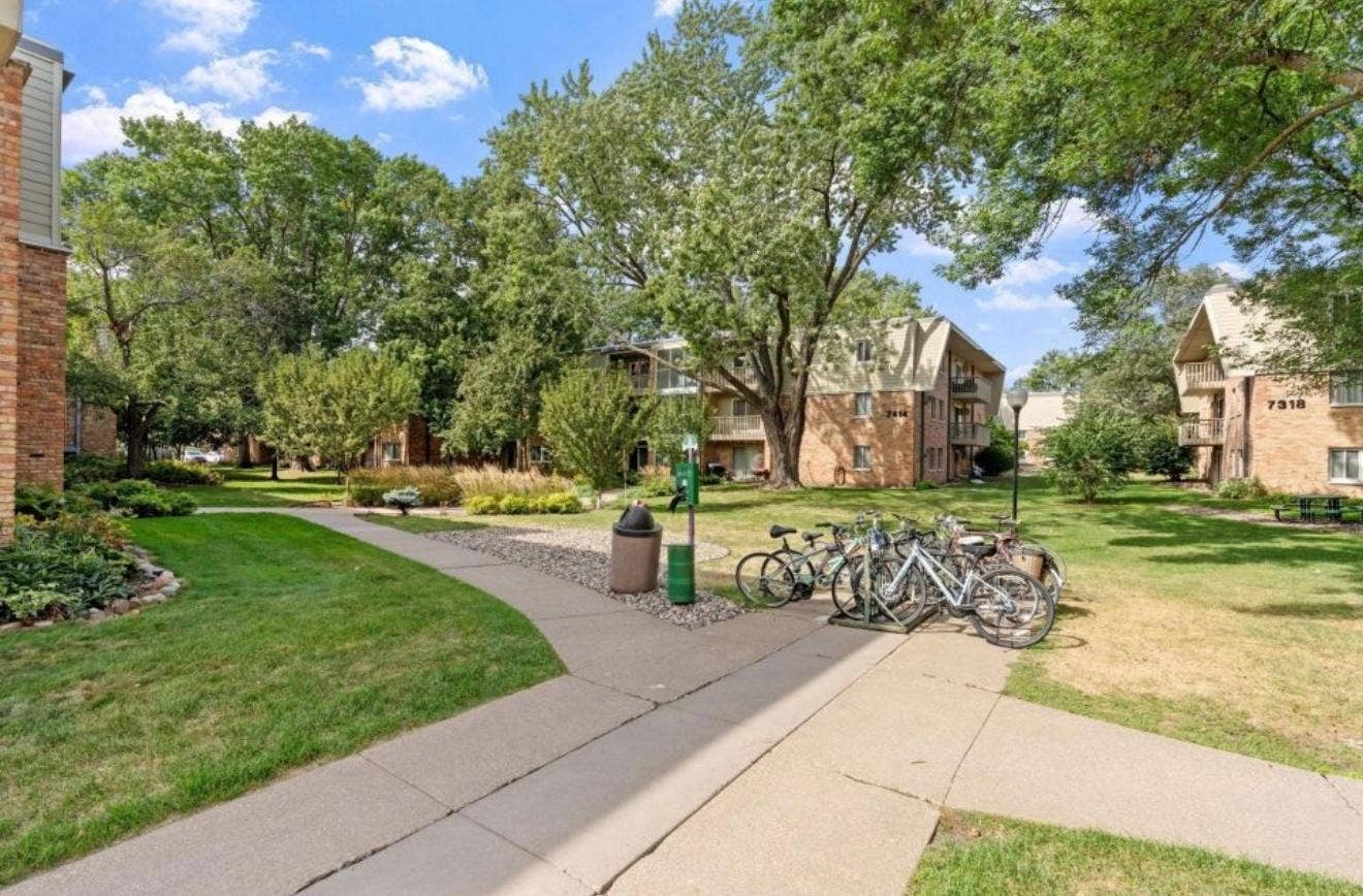 7316 W 22nd Street, #305, Saint Louis Park, MN 55426 Green Space