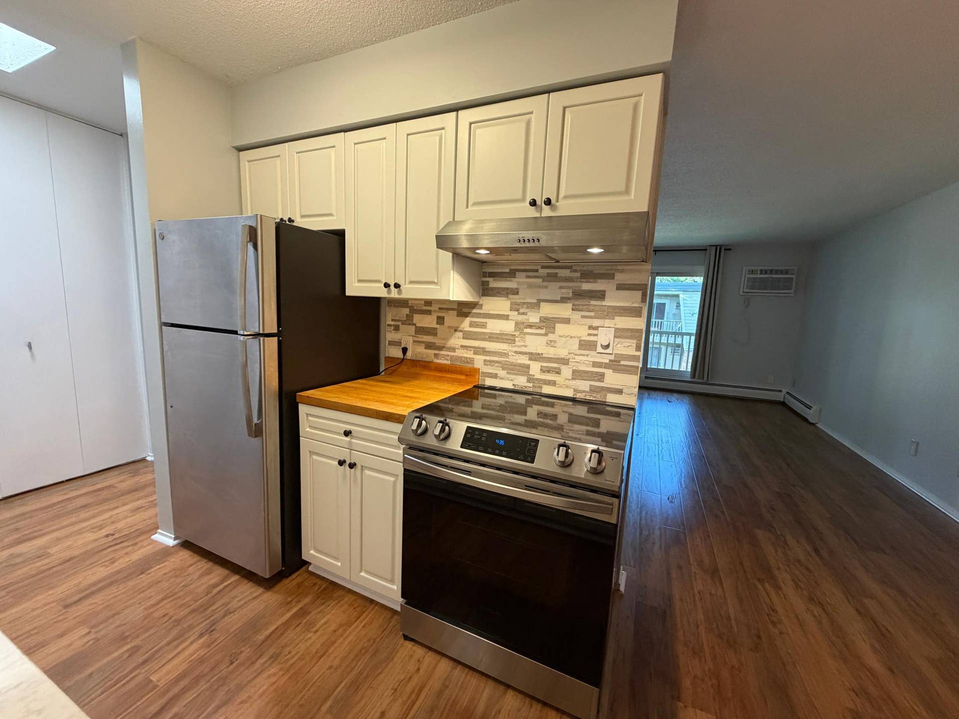 7316 W 22nd Street, #305, Saint Louis Park, MN 55426 Kitchen North