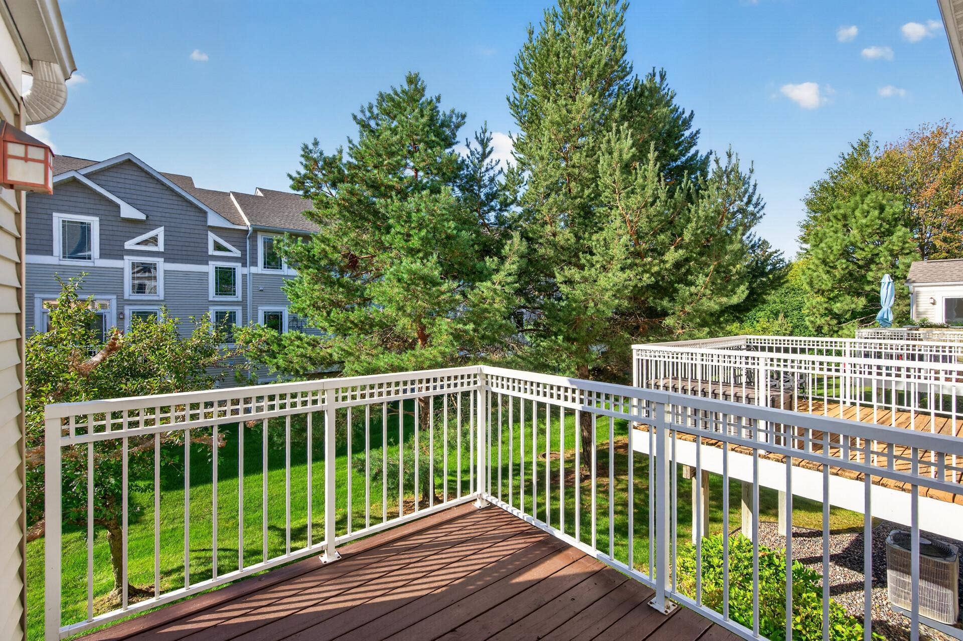 594 Sutherland Drive, Woodbury, MN 55129
