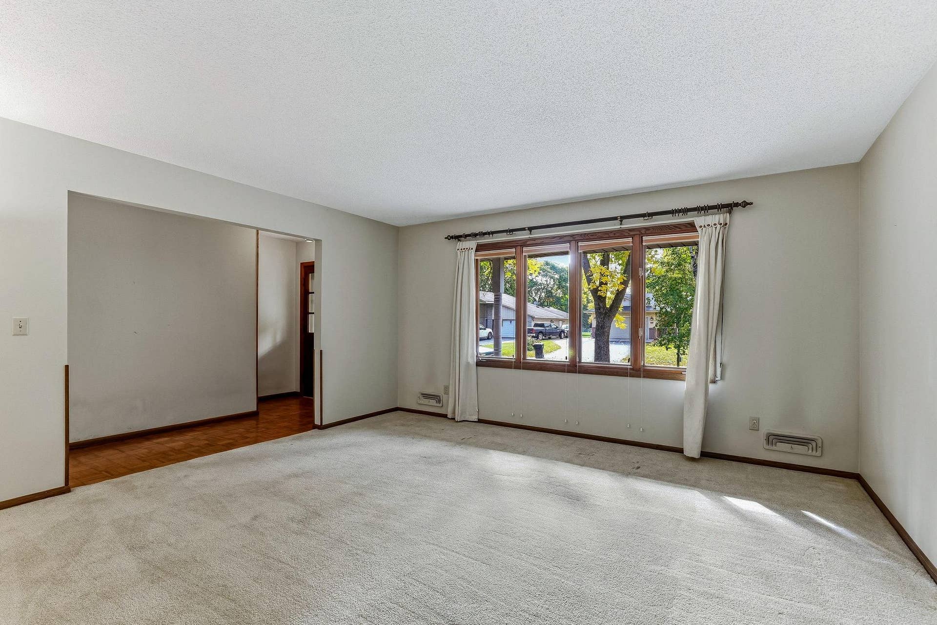 10448 106th Place N, Maple Grove, MN 55369 6-web-or-mls-10448-106th-Pl-06.jpg