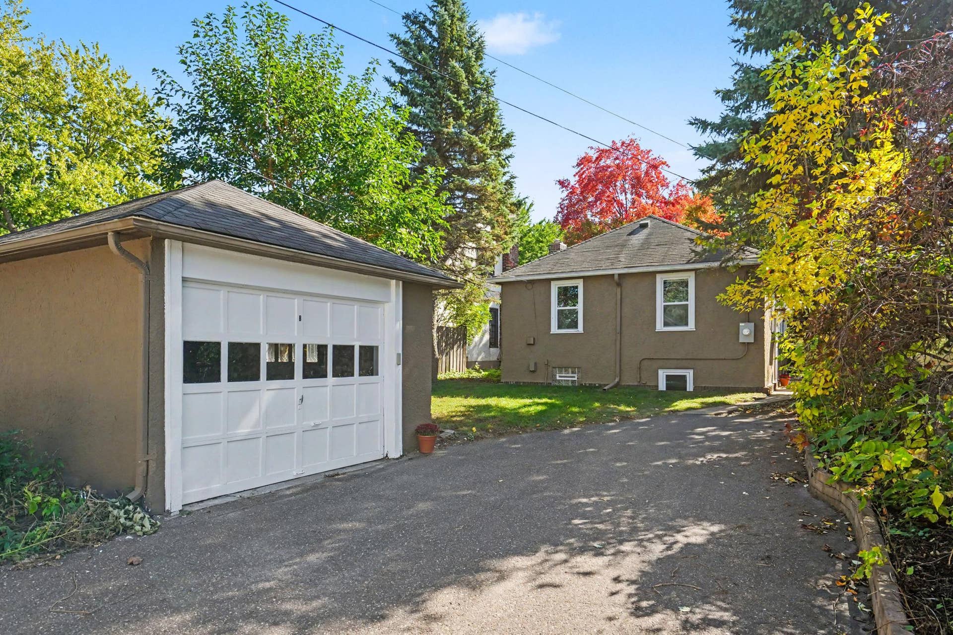 2115 Palace Avenue, 95, Saint Paul, MN 55105 Garage & driveway