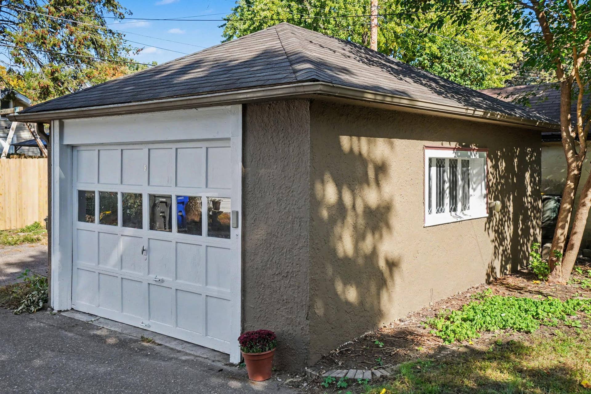 2115 Palace Avenue, 95, Saint Paul, MN 55105 One car garage