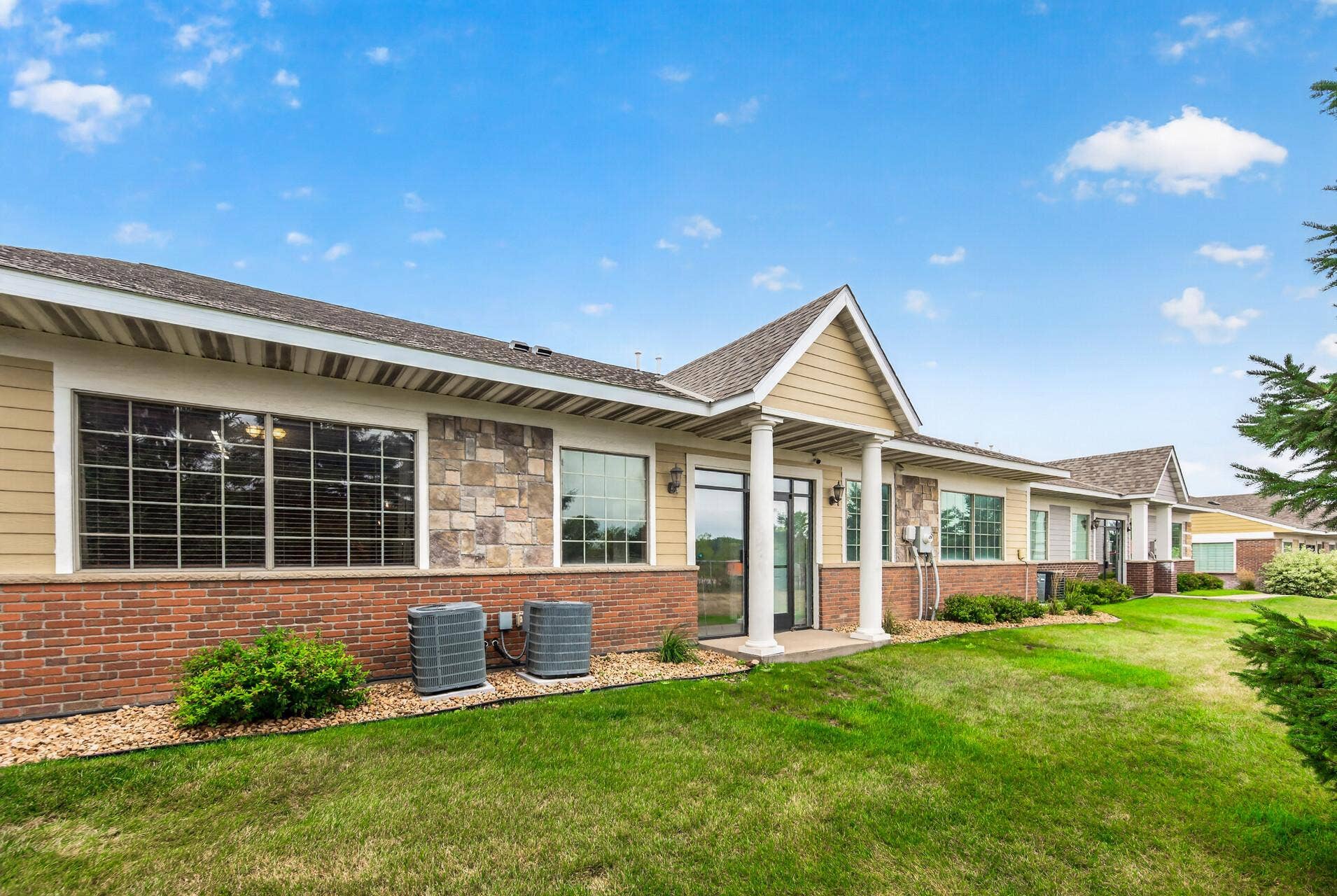 1103 Weir Drive, #200, Woodbury, MN 55125 1103 Weir Drive, #200, Woodbury, MN 55125