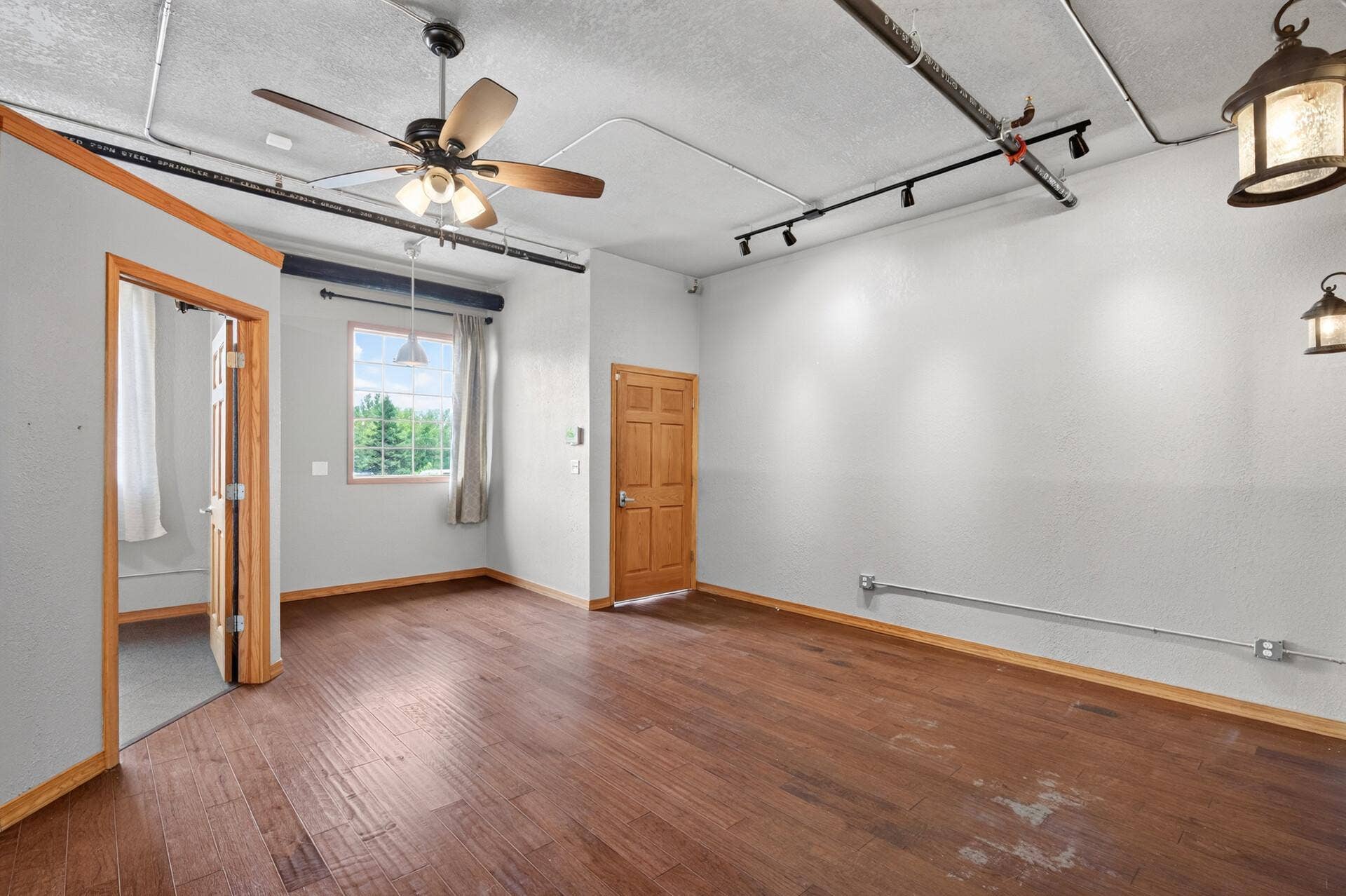 1103 Weir Drive, #200, Woodbury, MN 55125 1103 Weir Drive, #200, Woodbury, MN 55125