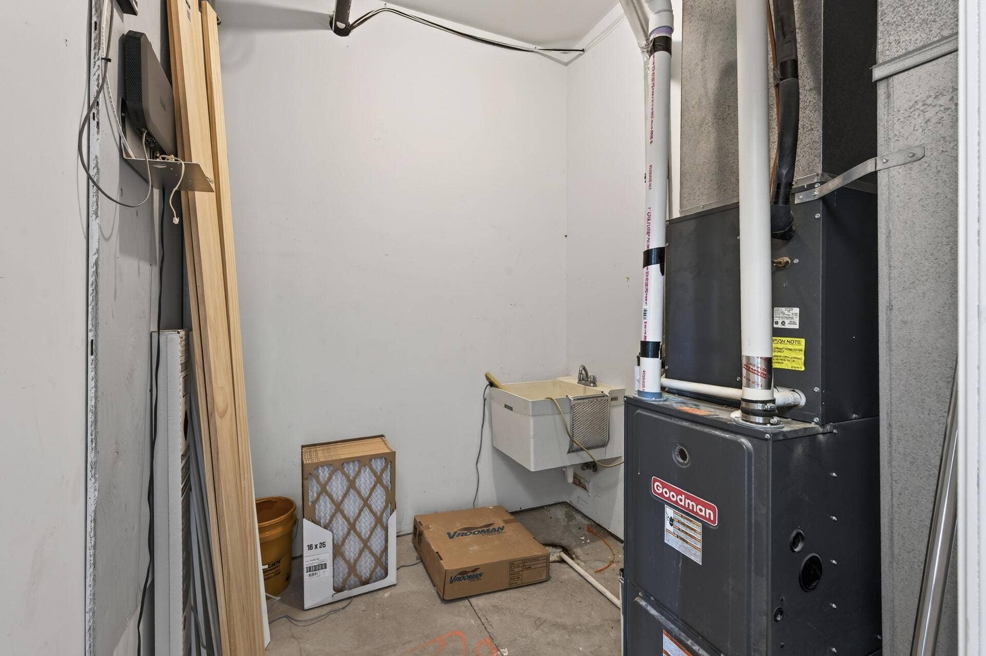 1103 Weir Drive, #200, Woodbury, MN 55125 1103 Weir Drive, 200 - Unit A utility room 7.4x7