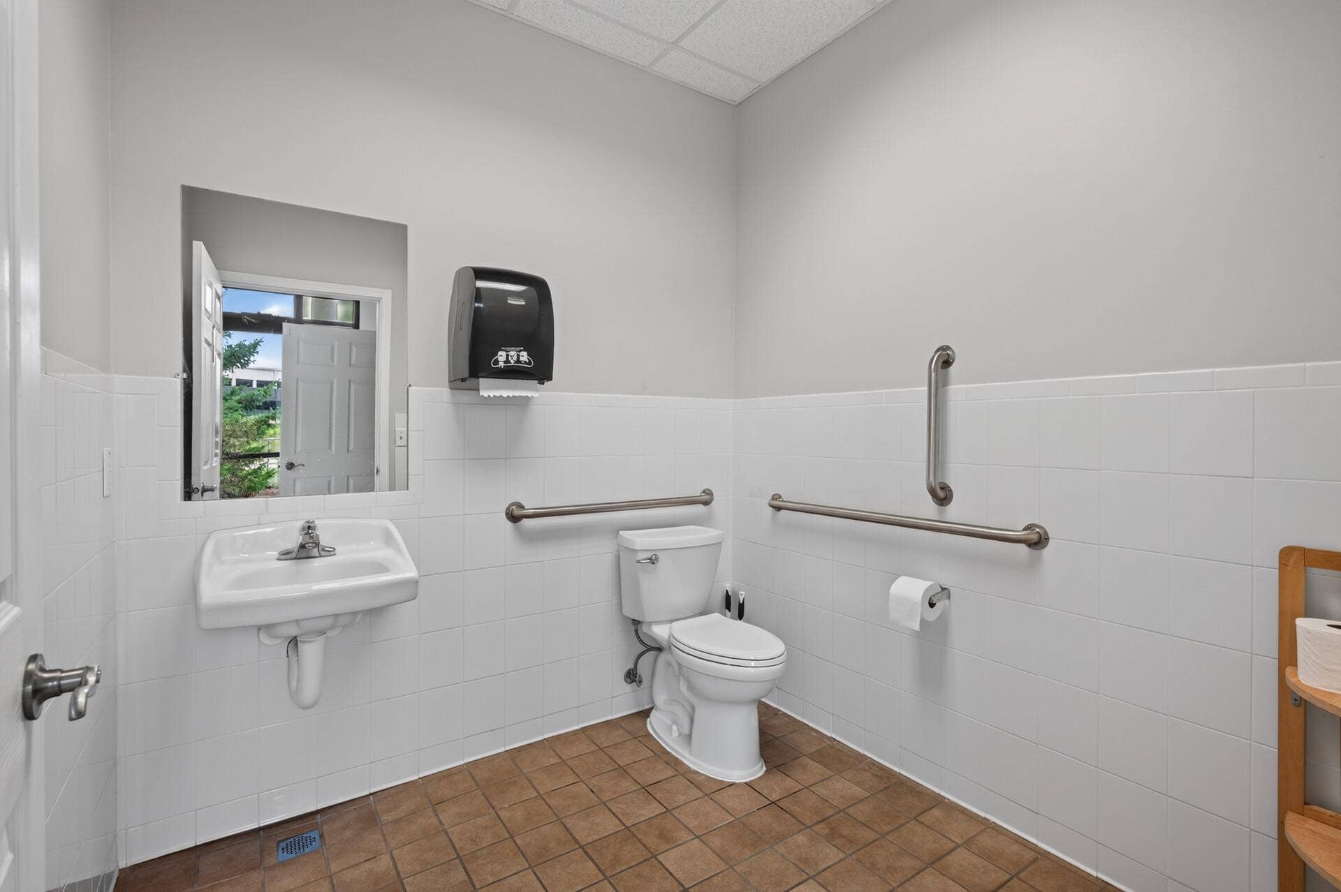 1103 Weir Drive, #200, Woodbury, MN 55125 1103 Weir Drive, #200, Woodbury, MN 55125