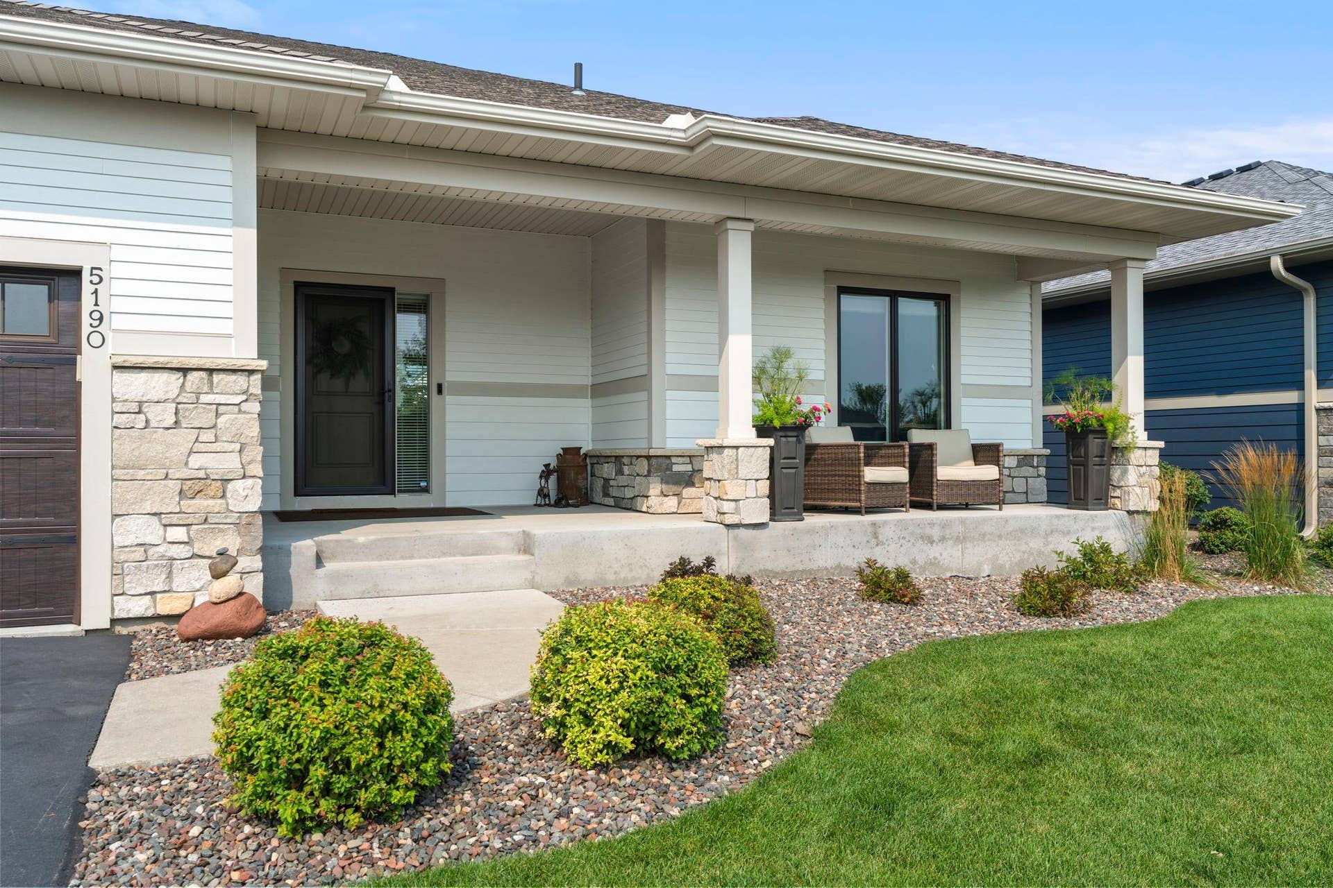 5190 Sundial Lane, Woodbury, MN 55129 Welcoming large, covered porch