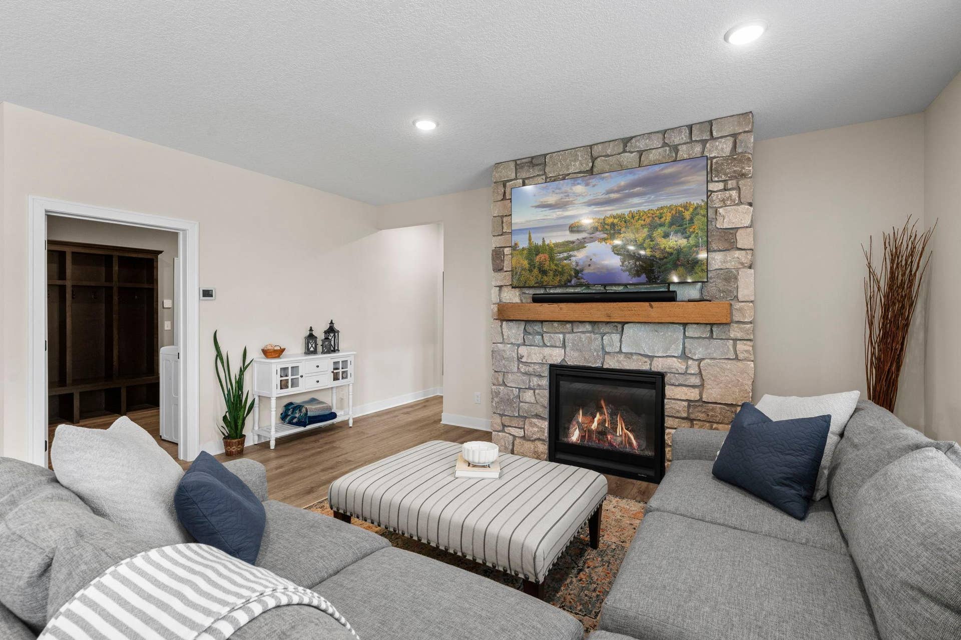 5190 Sundial Lane, Woodbury, MN 55129 Gas fireplace