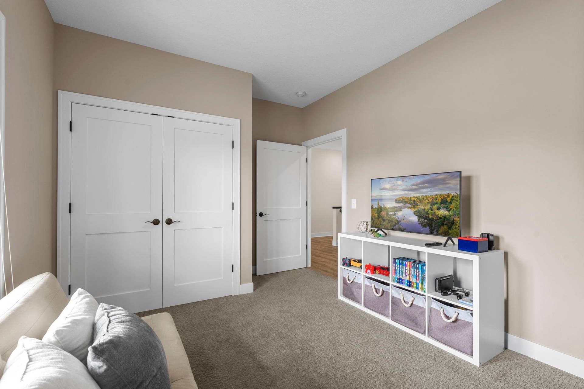 5190 Sundial Lane, Woodbury, MN 55129 5190 Sundial Lane, Woodbury, MN 55129