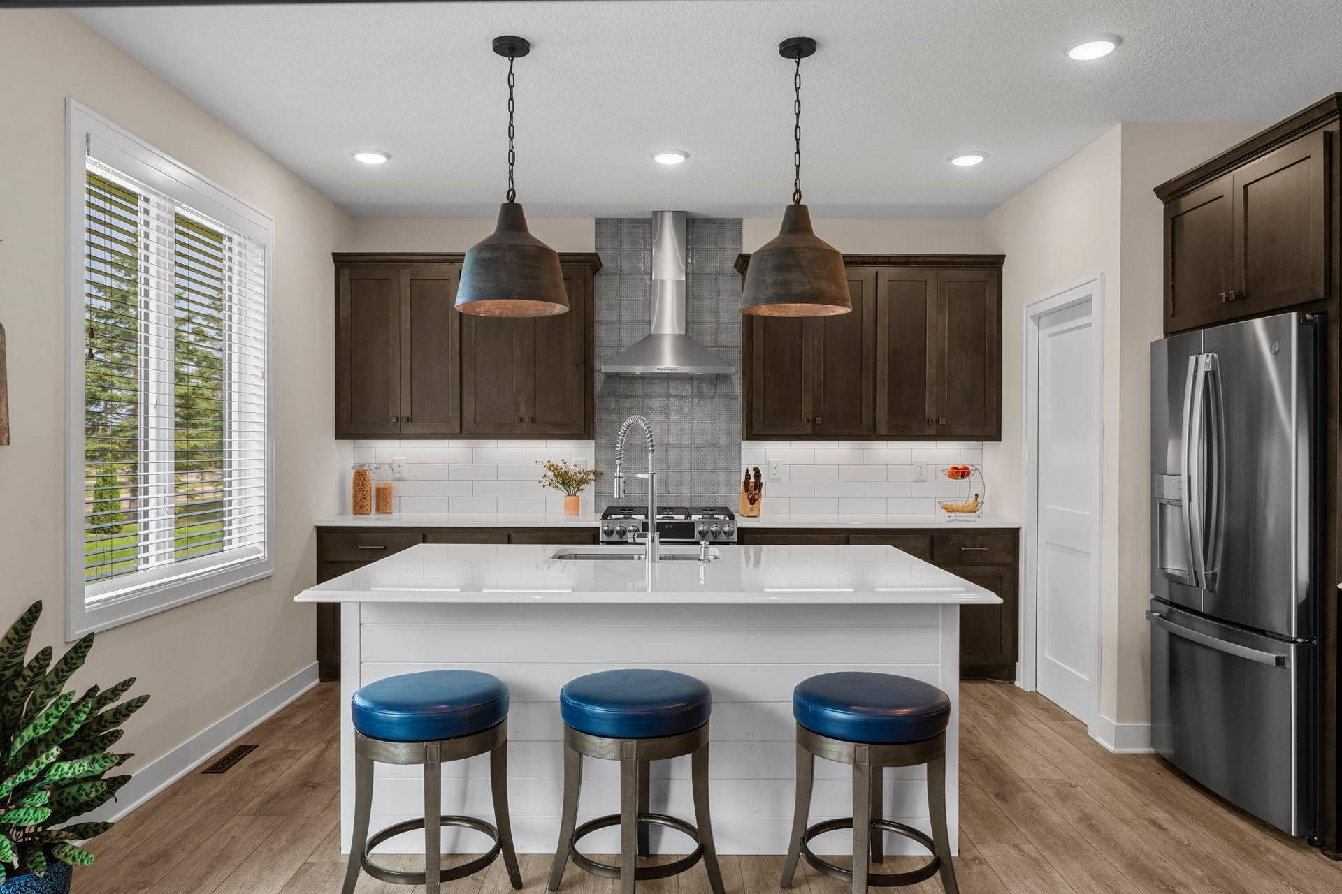5190 Sundial Lane, Woodbury, MN 55129 5190 Sundial Lane, Woodbury, MN 55129