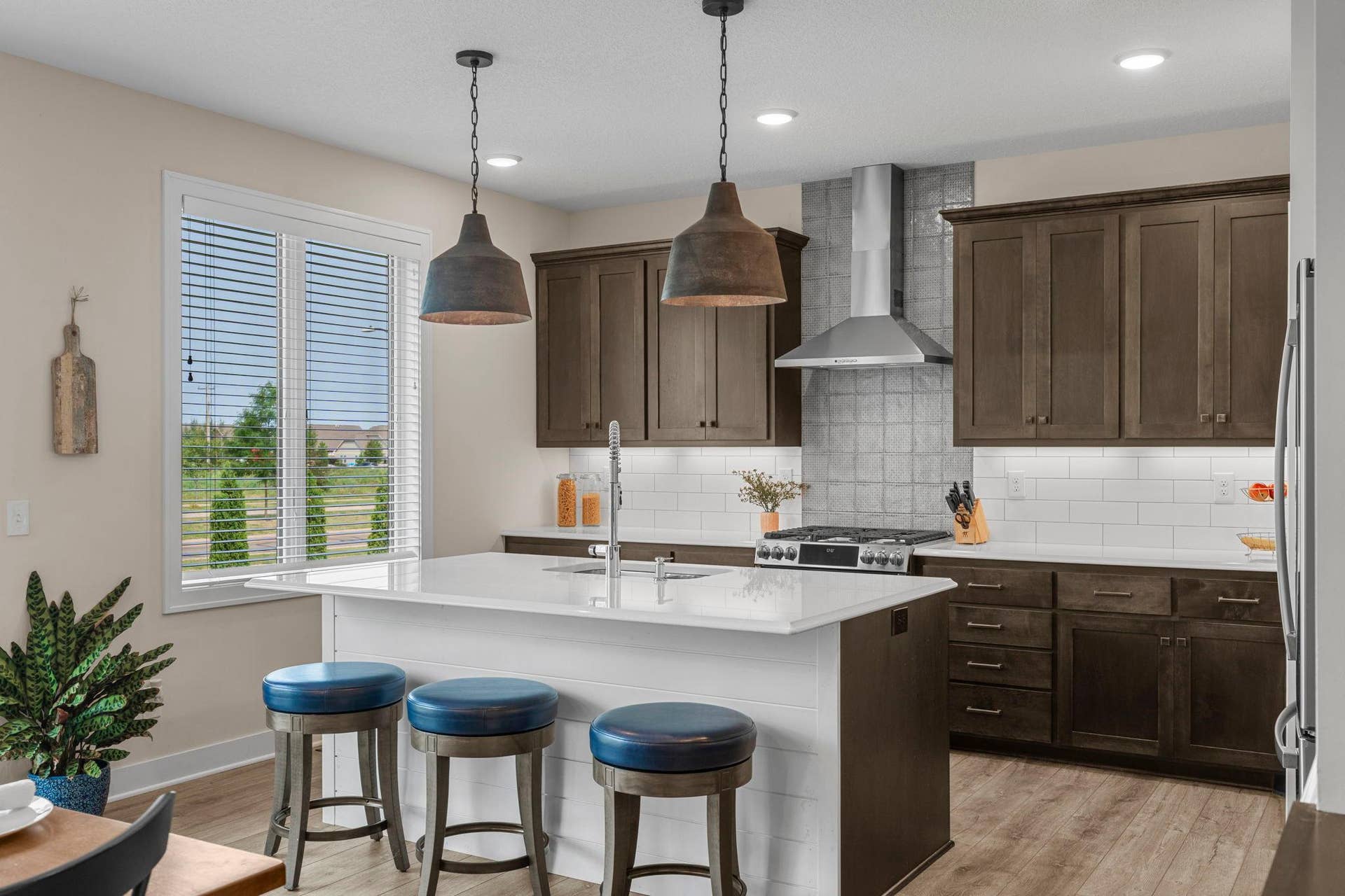 5190 Sundial Lane, Woodbury, MN 55129 Large center island