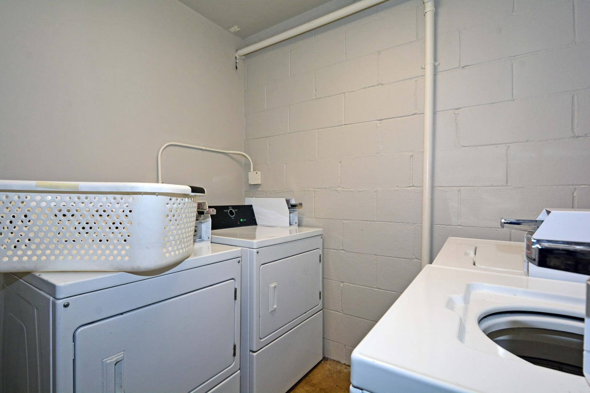 2725 Pleasant Avenue, 84, Minneapolis, MN 55408 2725 Pleasant Ave (101) 012.jpg